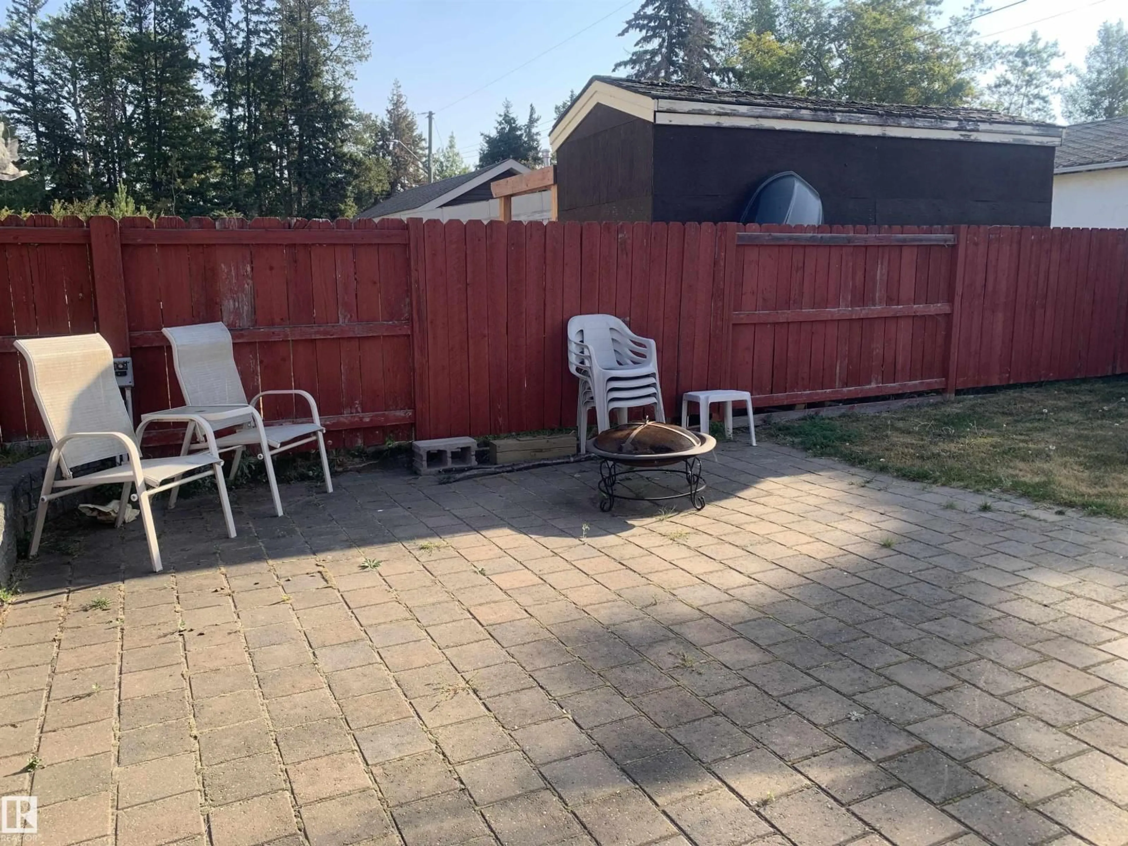 Patio, street for 804A 1 AV, Rural Wetaskiwin County Alberta T0C1X0