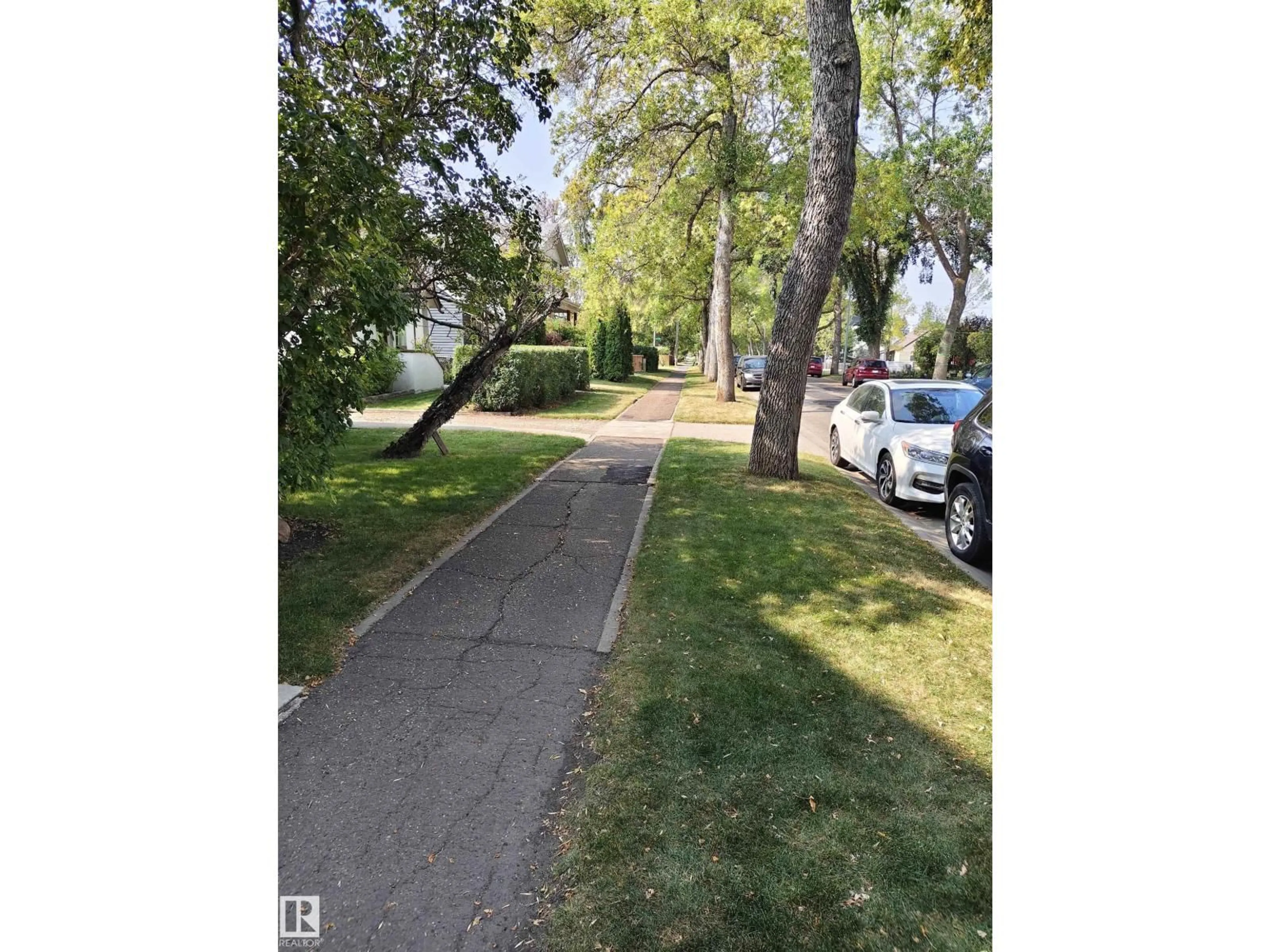 Unknown for 9527 75 AV, Edmonton Alberta T6E1H5