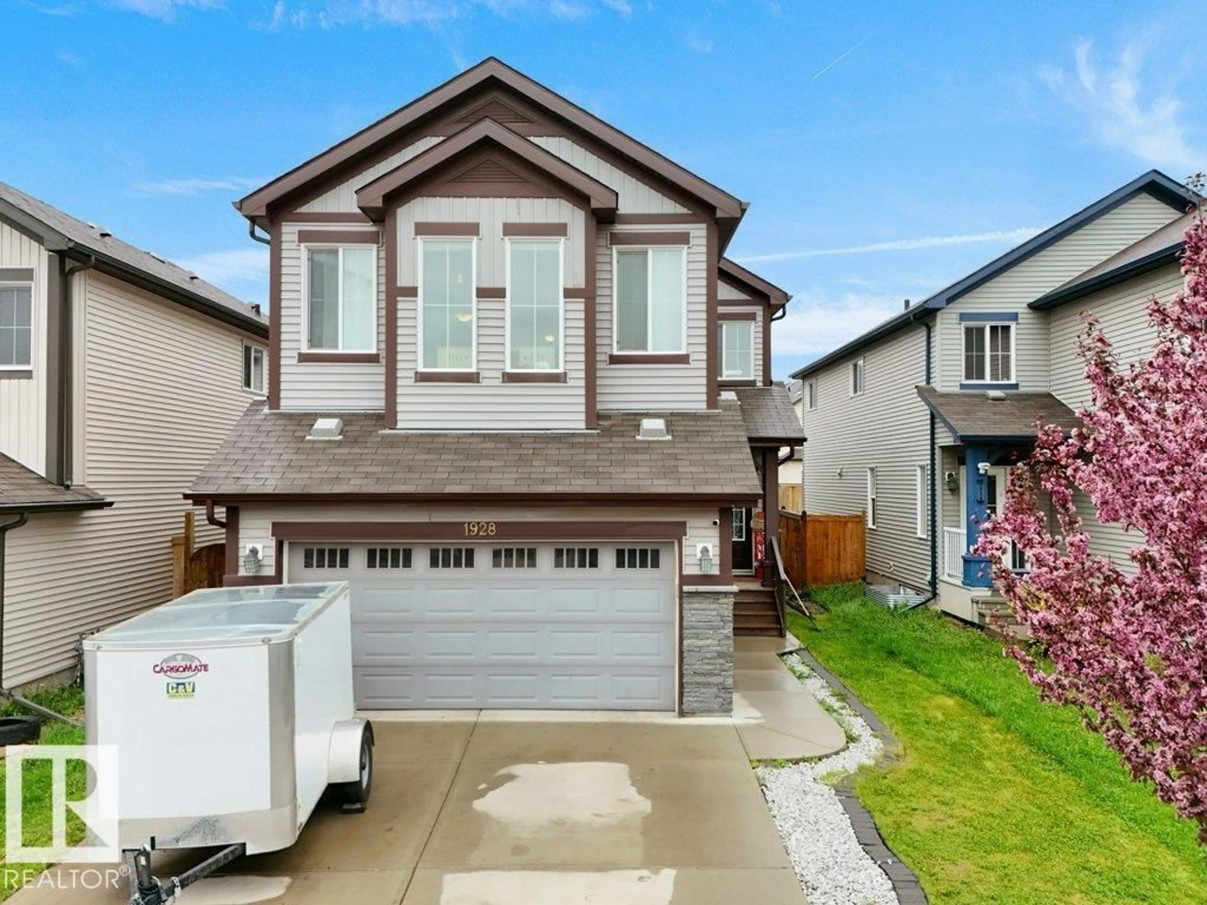 Home with vinyl exterior material, street for 1928 51 ST, Edmonton Alberta T6X1Y4