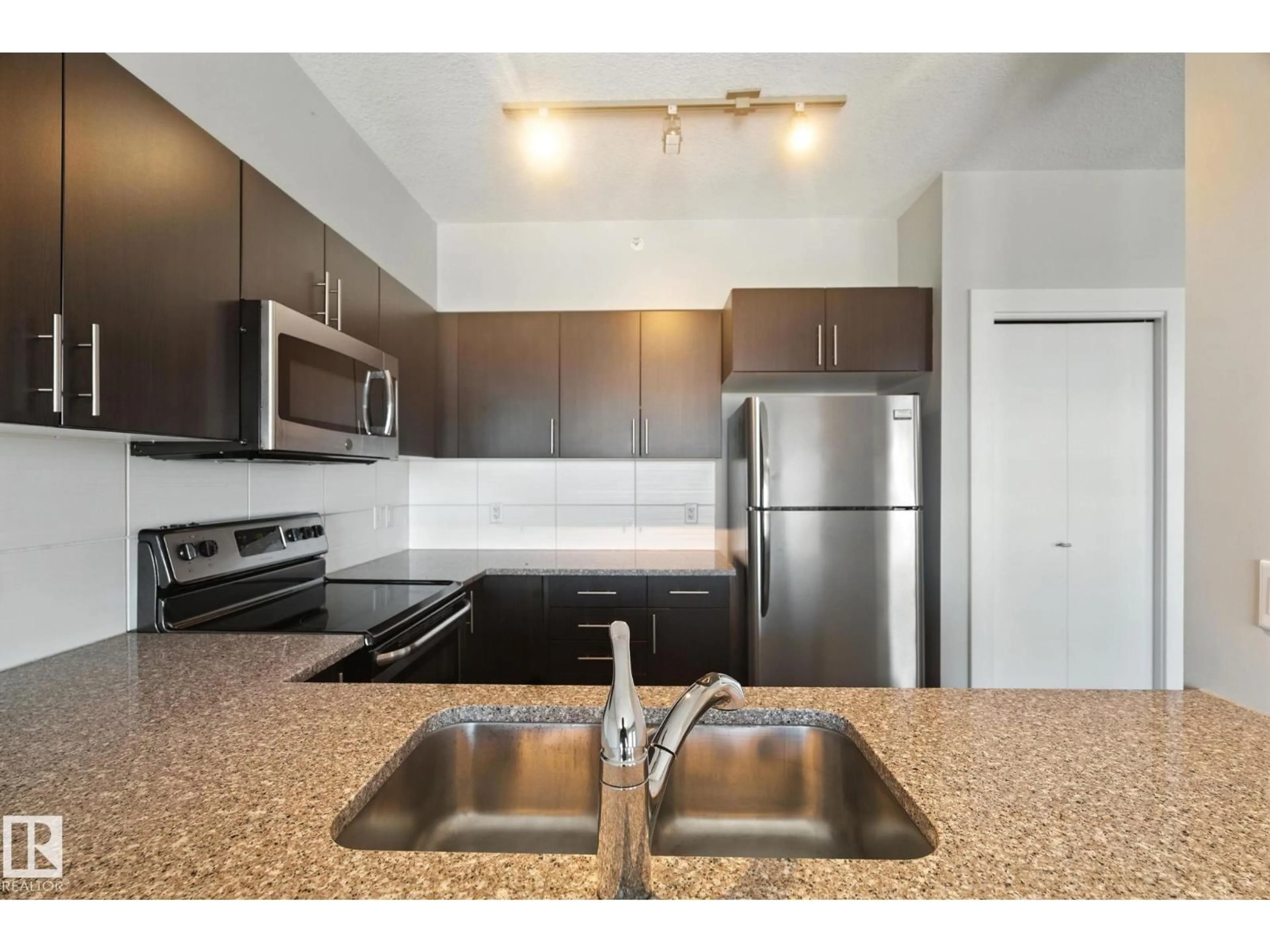 Standard kitchen, unknown for 1306 - 10152 104 ST NW, Edmonton Alberta T5J0B6