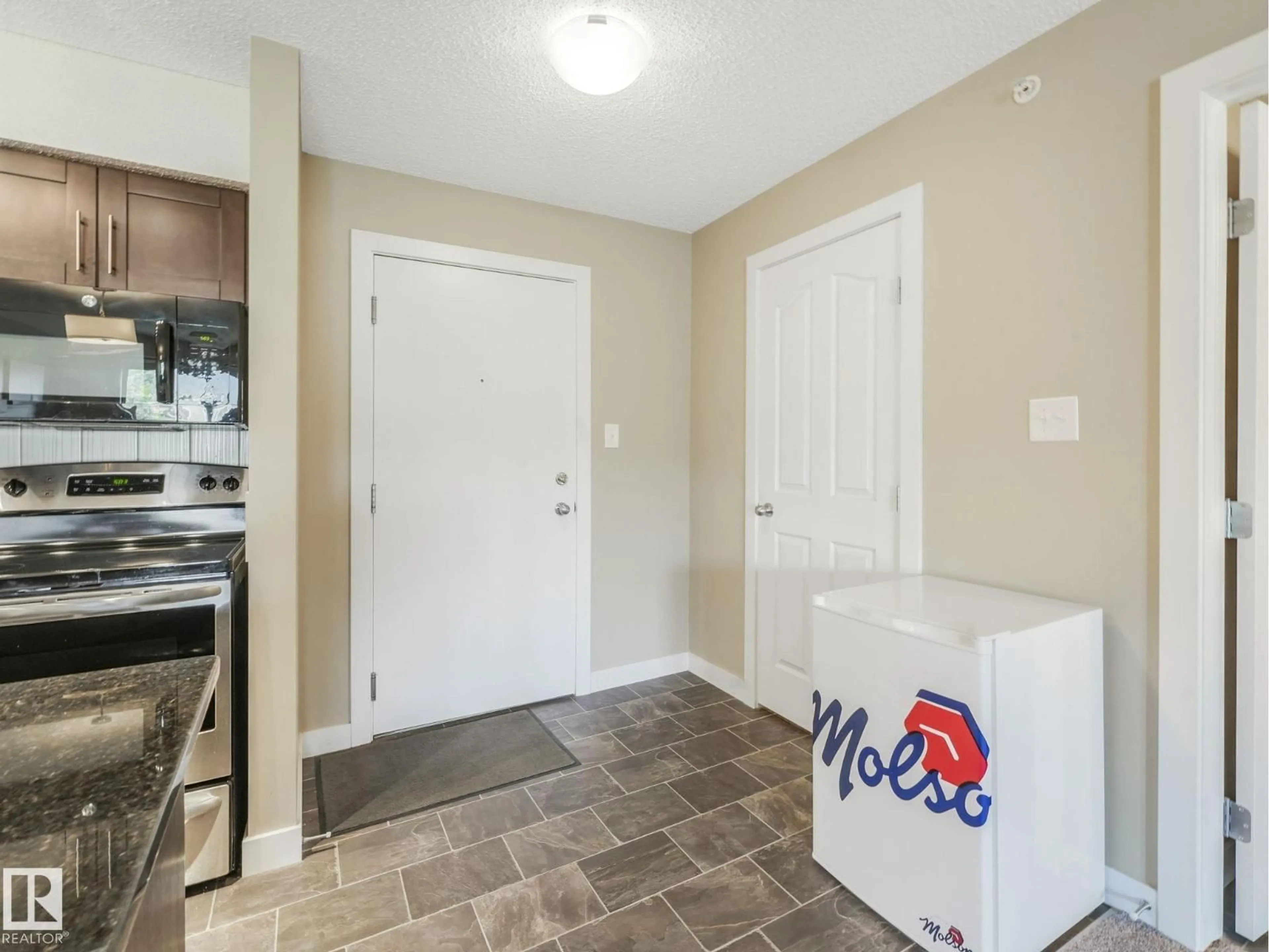Indoor entryway for #413 - 1080 MCCONACHIE BV, Edmonton Alberta T5Y0X2