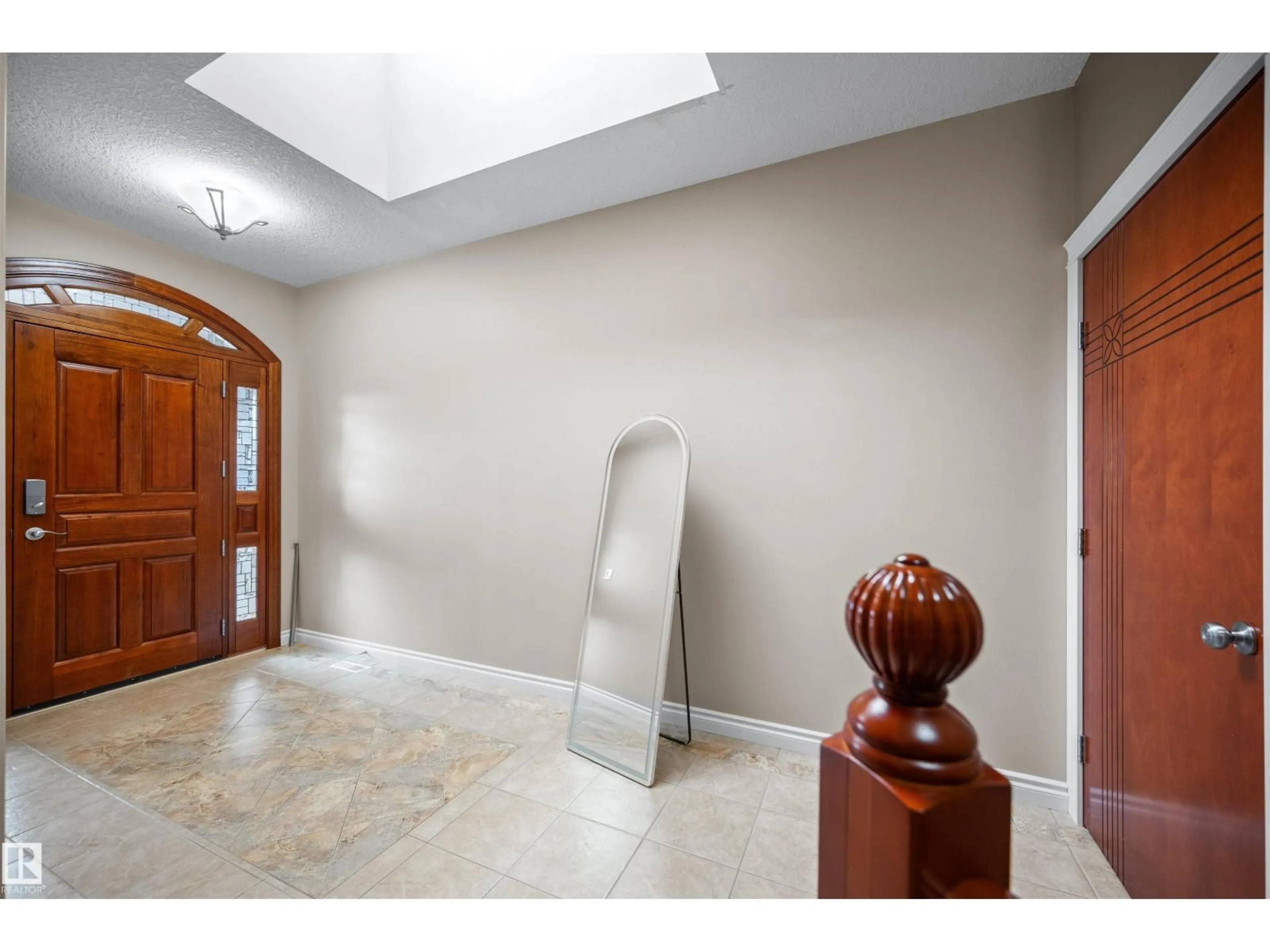 Indoor foyer for #8 - 10500 103 AV, Morinville Alberta T8R0E7