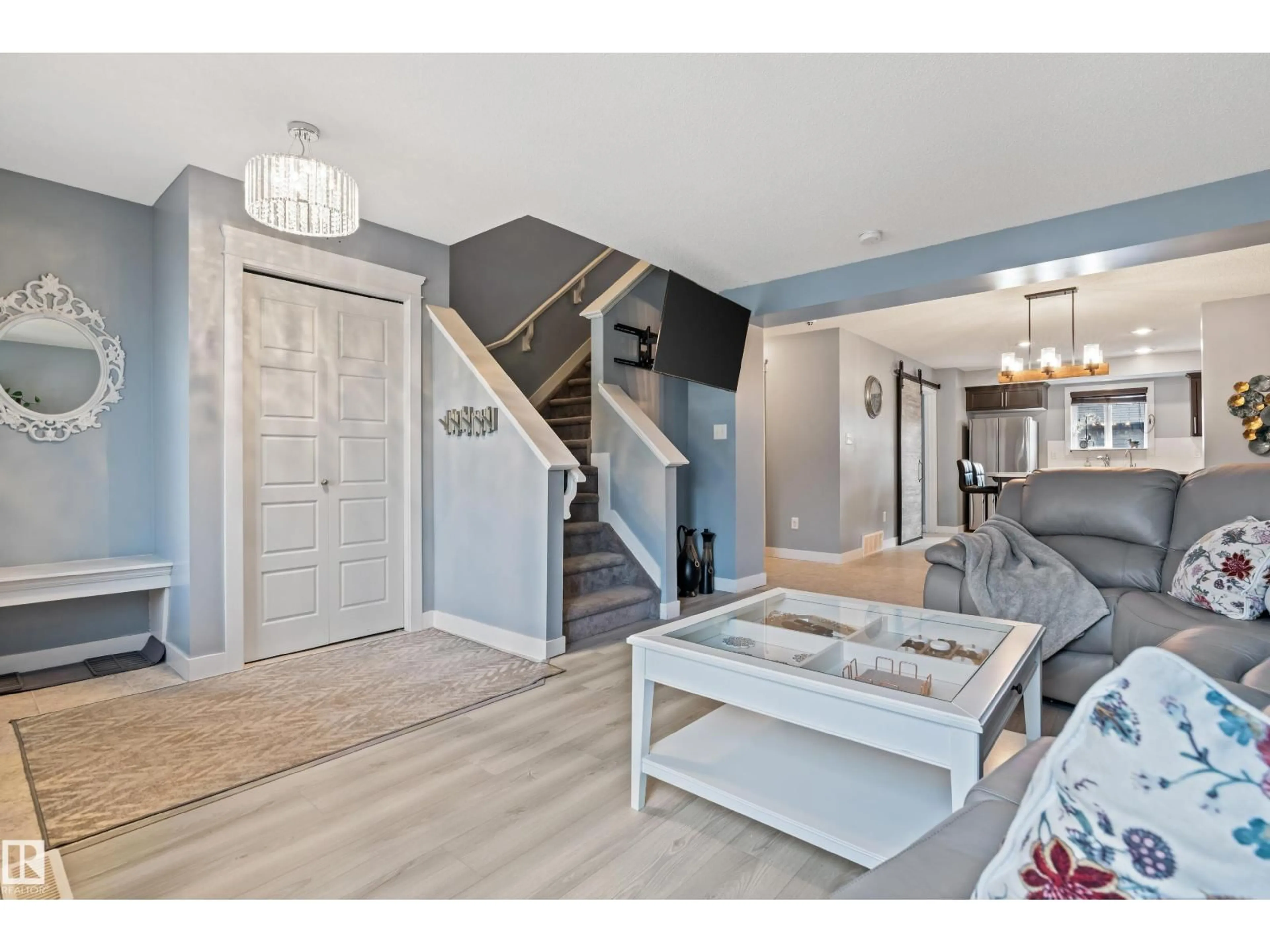 Indoor entryway for 327 DESROCHERS BV, Edmonton Alberta T6W3J1