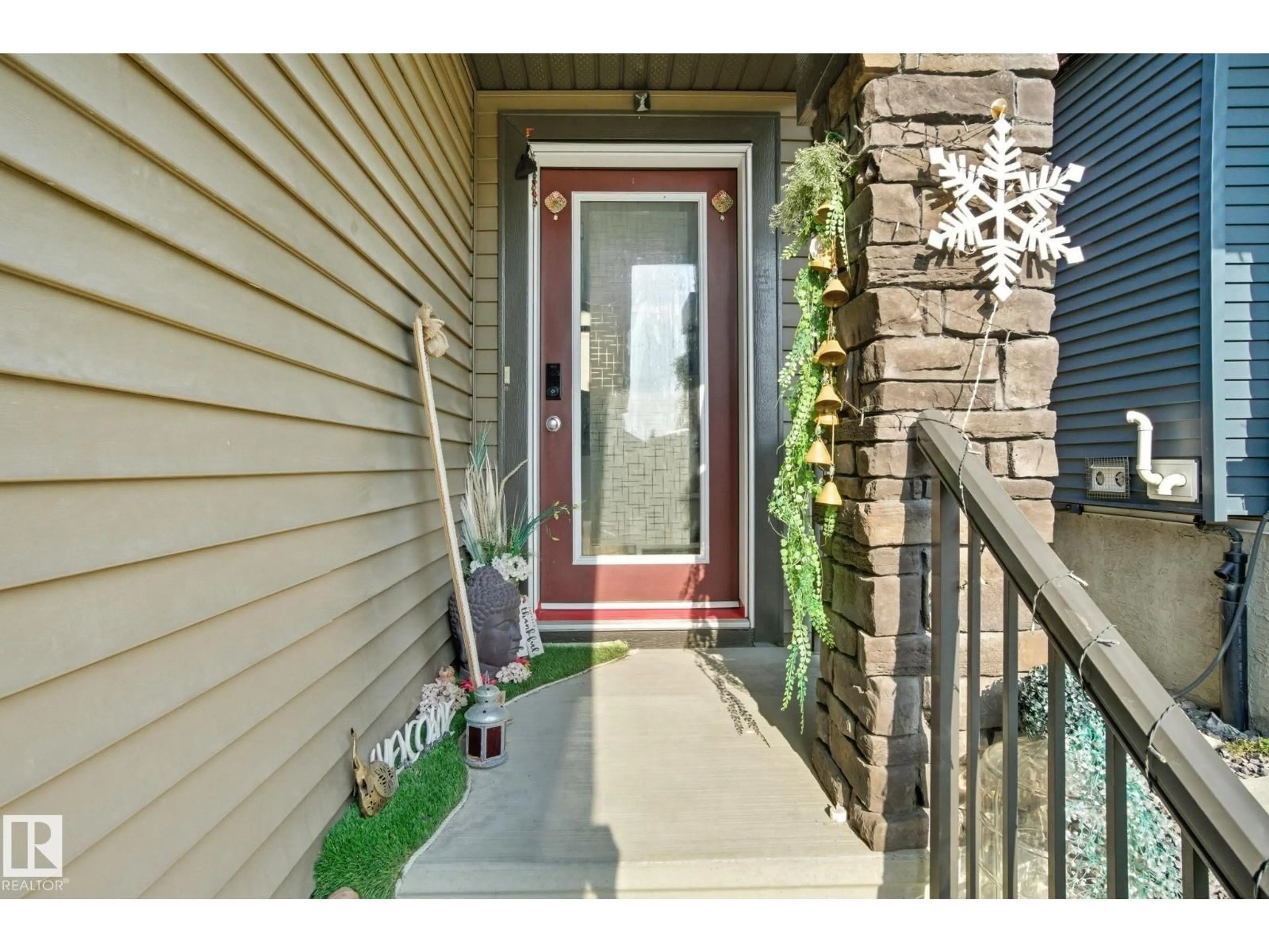 Indoor entryway for 2039 WONNACOTT WY, Edmonton Alberta T6X2J4