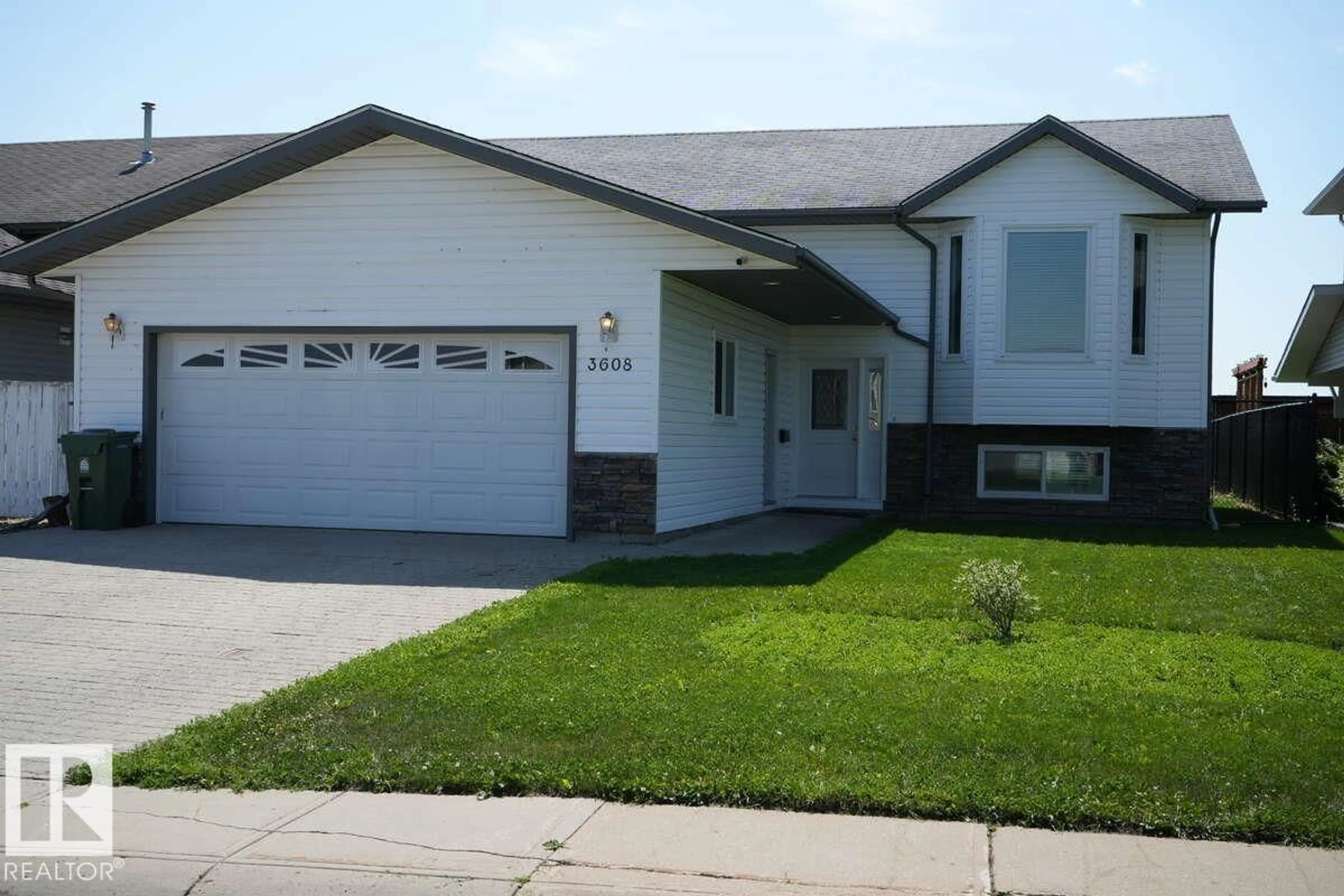 Home with vinyl exterior material, street for 3608 42 AV, Bonnyville Town Alberta T9N2J8