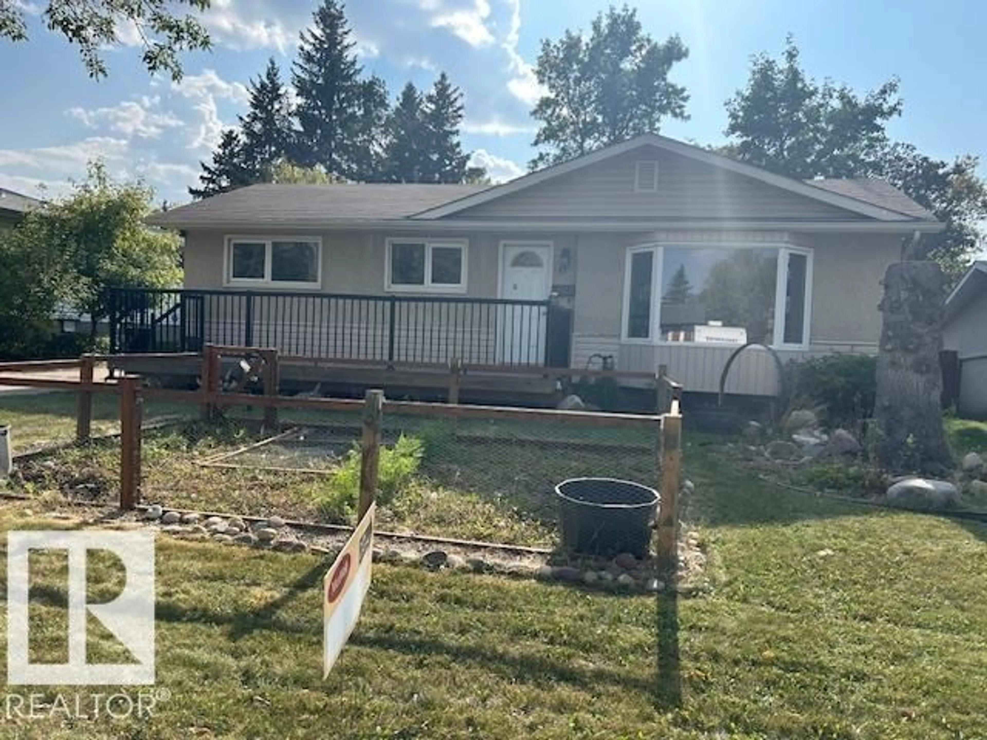 Home with vinyl exterior material, unknown for 13 HAZEL ST, Sherwood Park Alberta T8A1H7