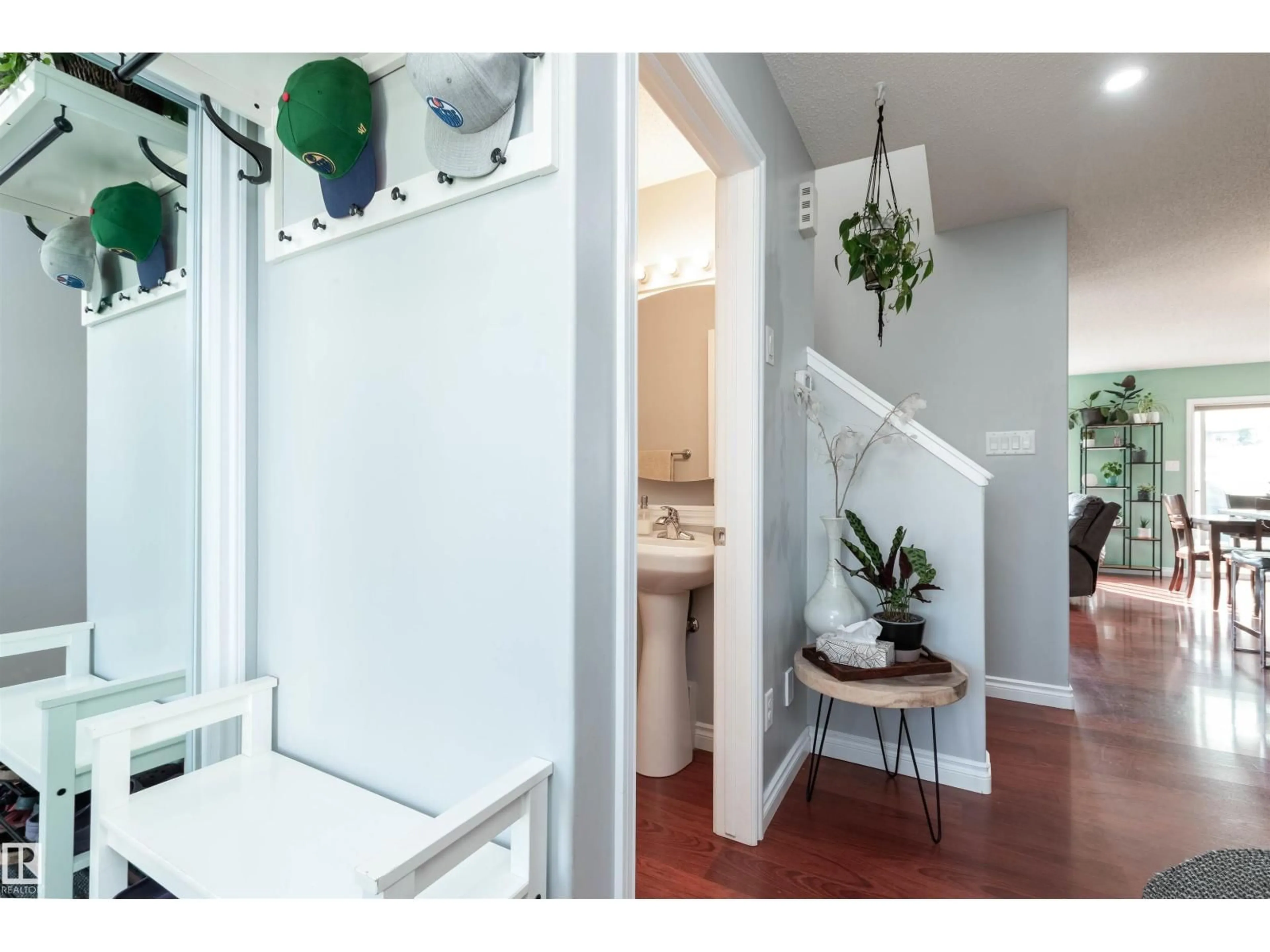 Indoor entryway for 445 CHARLOTTE CR, Sherwood Park Alberta T8H0K7