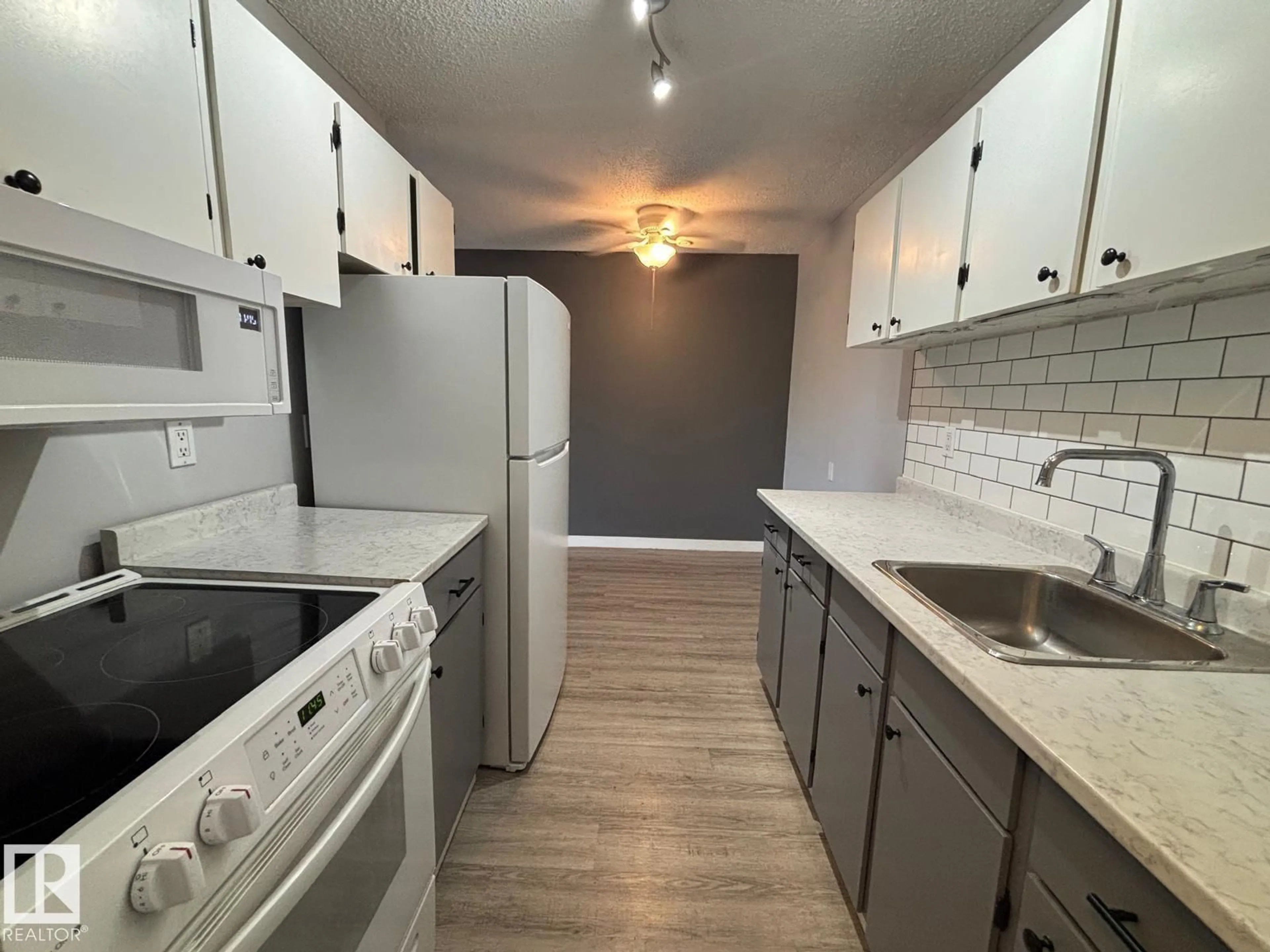 Standard kitchen, unknown for 323 - 15105 121 ST NW, Edmonton Alberta T5X2G3