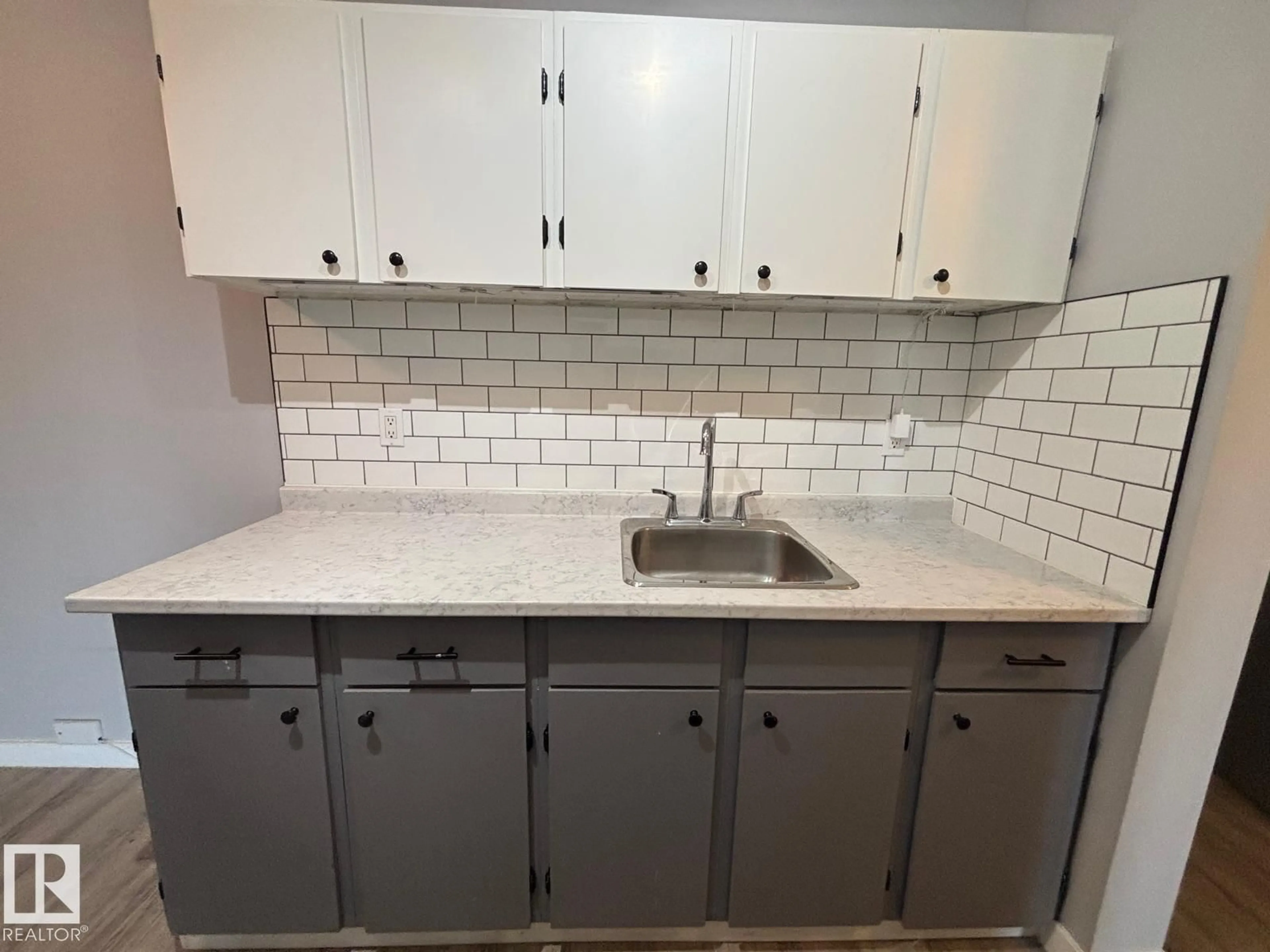 Standard kitchen, ceramic/tile floor for 323 - 15105 121 ST NW, Edmonton Alberta T5X2G3