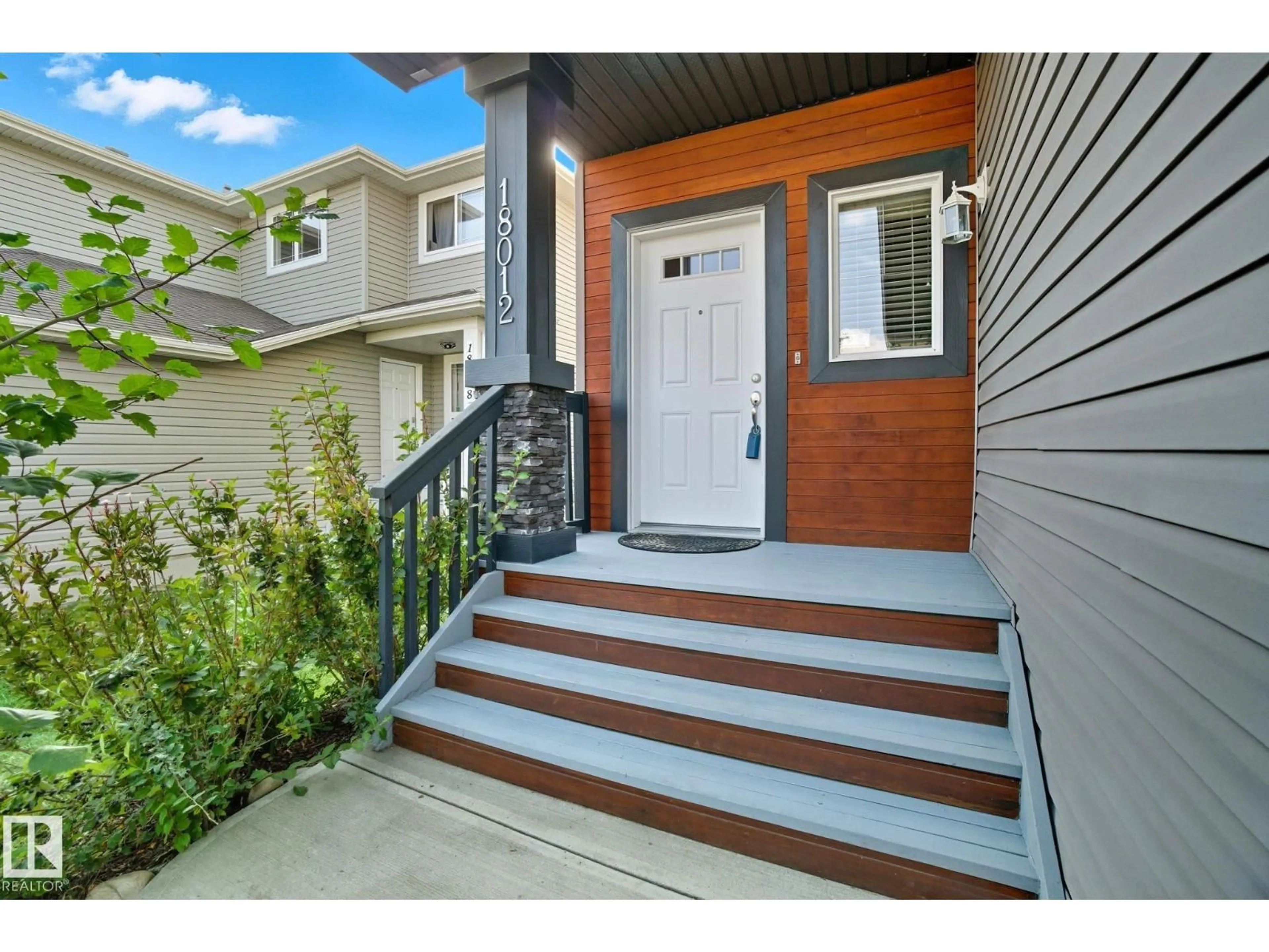 Indoor entryway for 18012 85 ST, Edmonton Alberta T5Z0E4