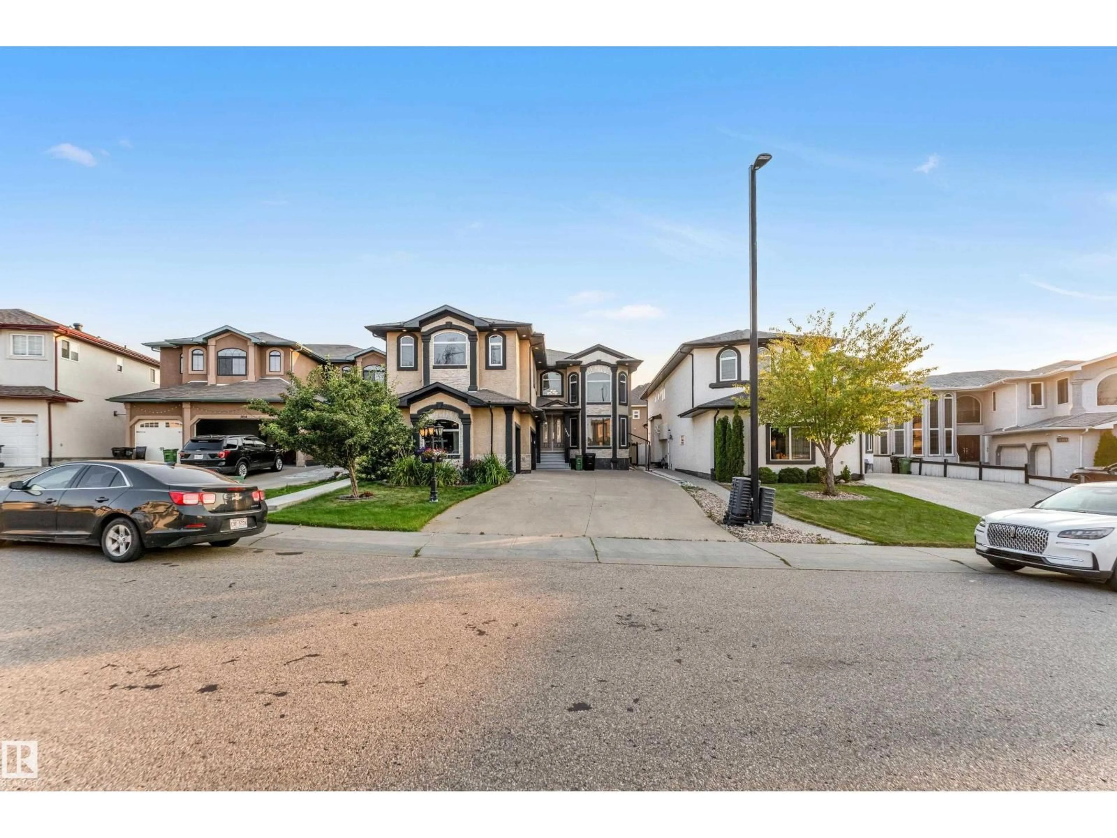 A pic from outside/outdoor area/front of a property/back of a property/a pic from drone, street for NW - 3618 28A ST, Edmonton Alberta T6T1N4