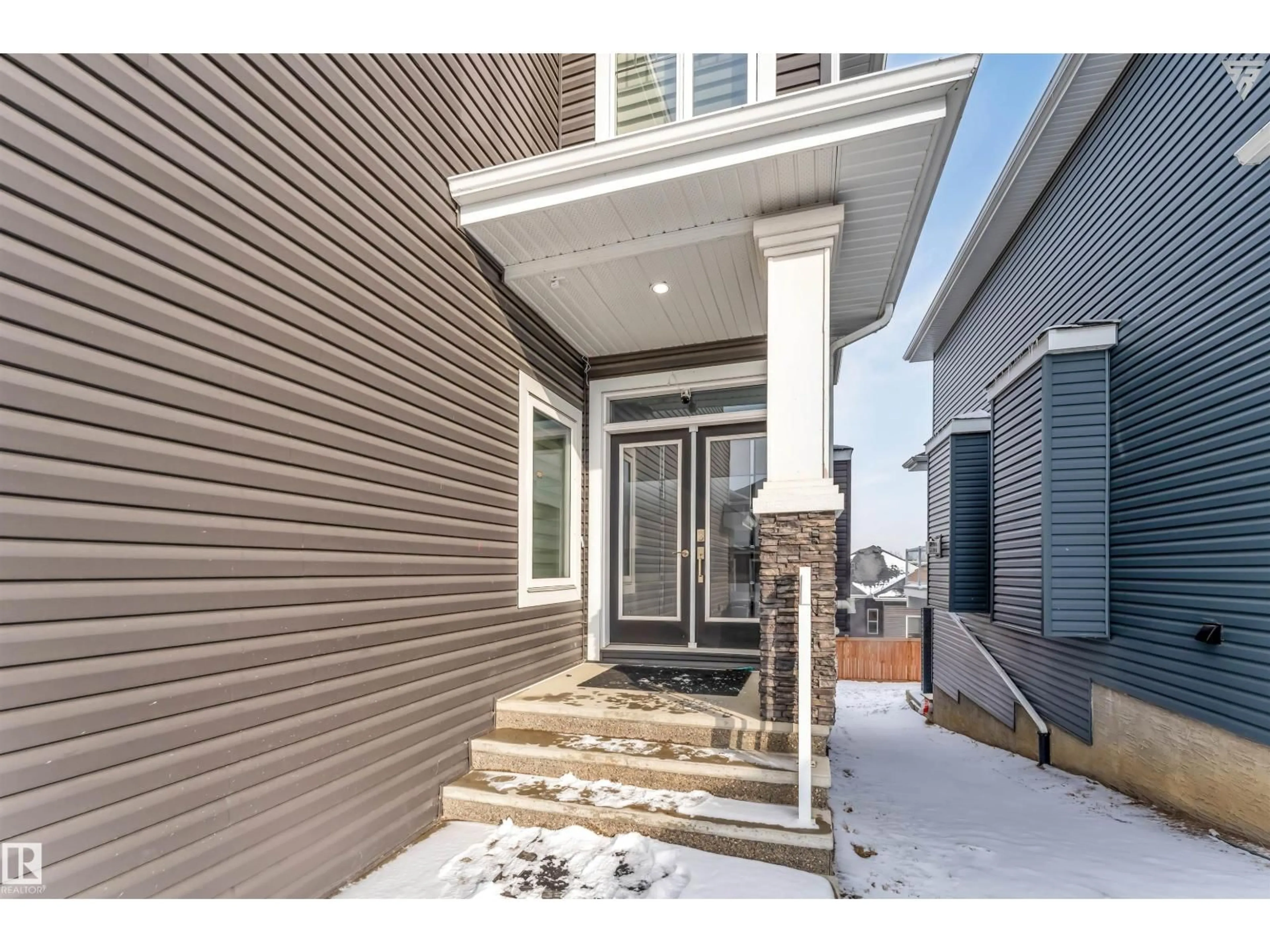 Indoor entryway for 3662 HUMMINGBIRD WY, Edmonton Alberta T5S0L1