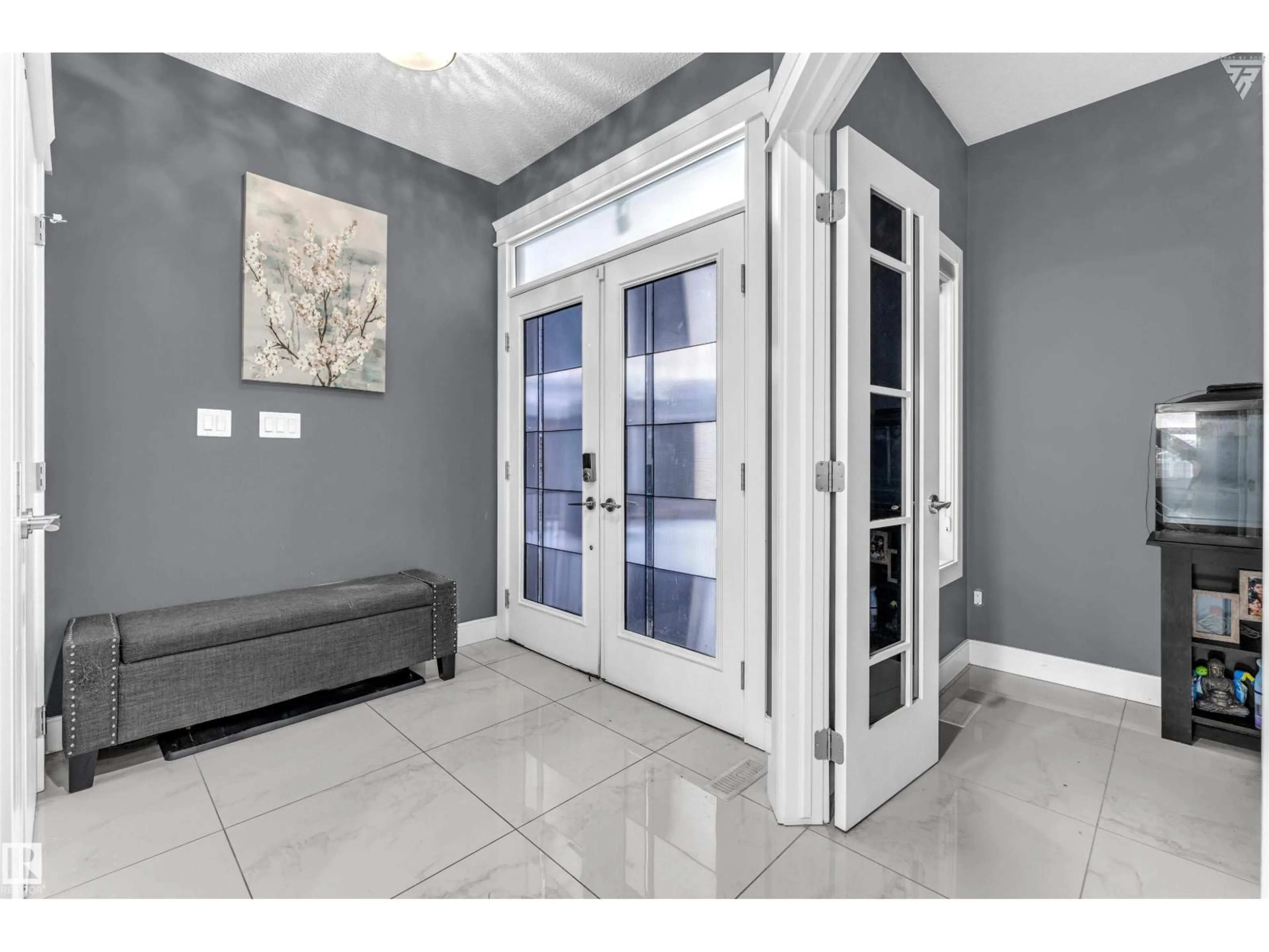 Indoor entryway for 3662 HUMMINGBIRD WY, Edmonton Alberta T5S0L1