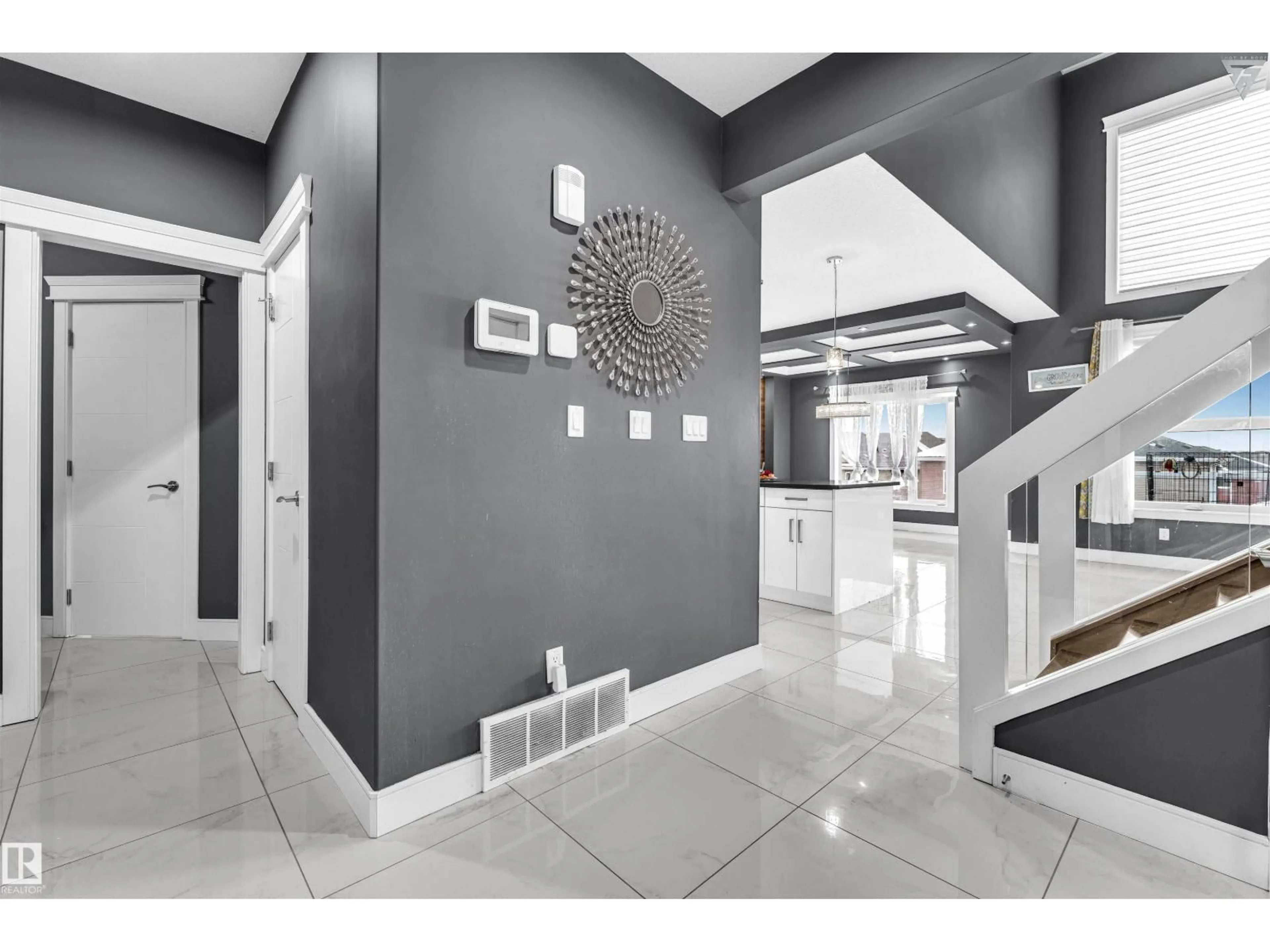 Indoor entryway for 3662 HUMMINGBIRD WY, Edmonton Alberta T5S0L1