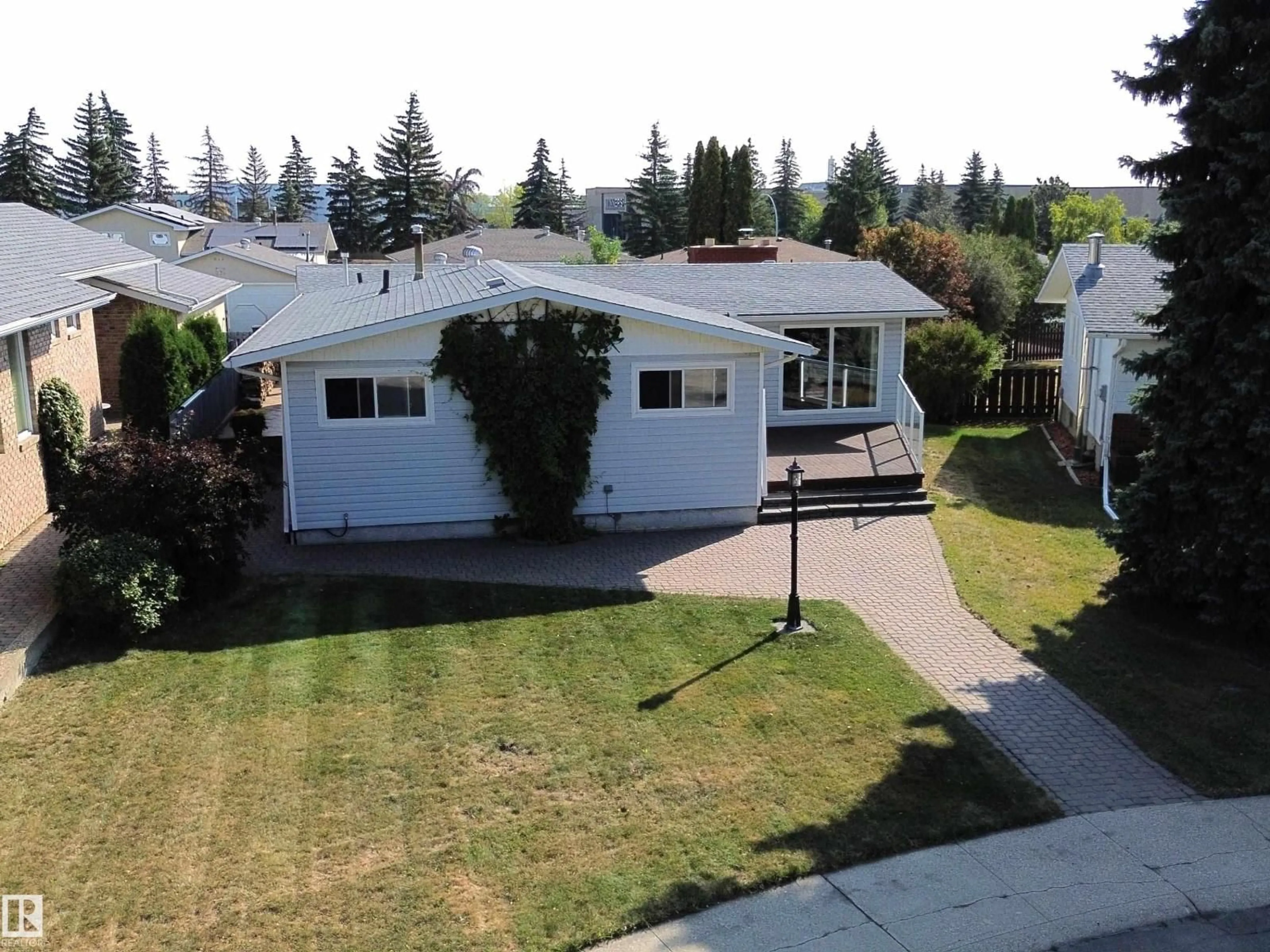 A pic from outside/outdoor area/front of a property/back of a property/a pic from drone, street for 14107 70 ST, Edmonton Alberta T5C0L3