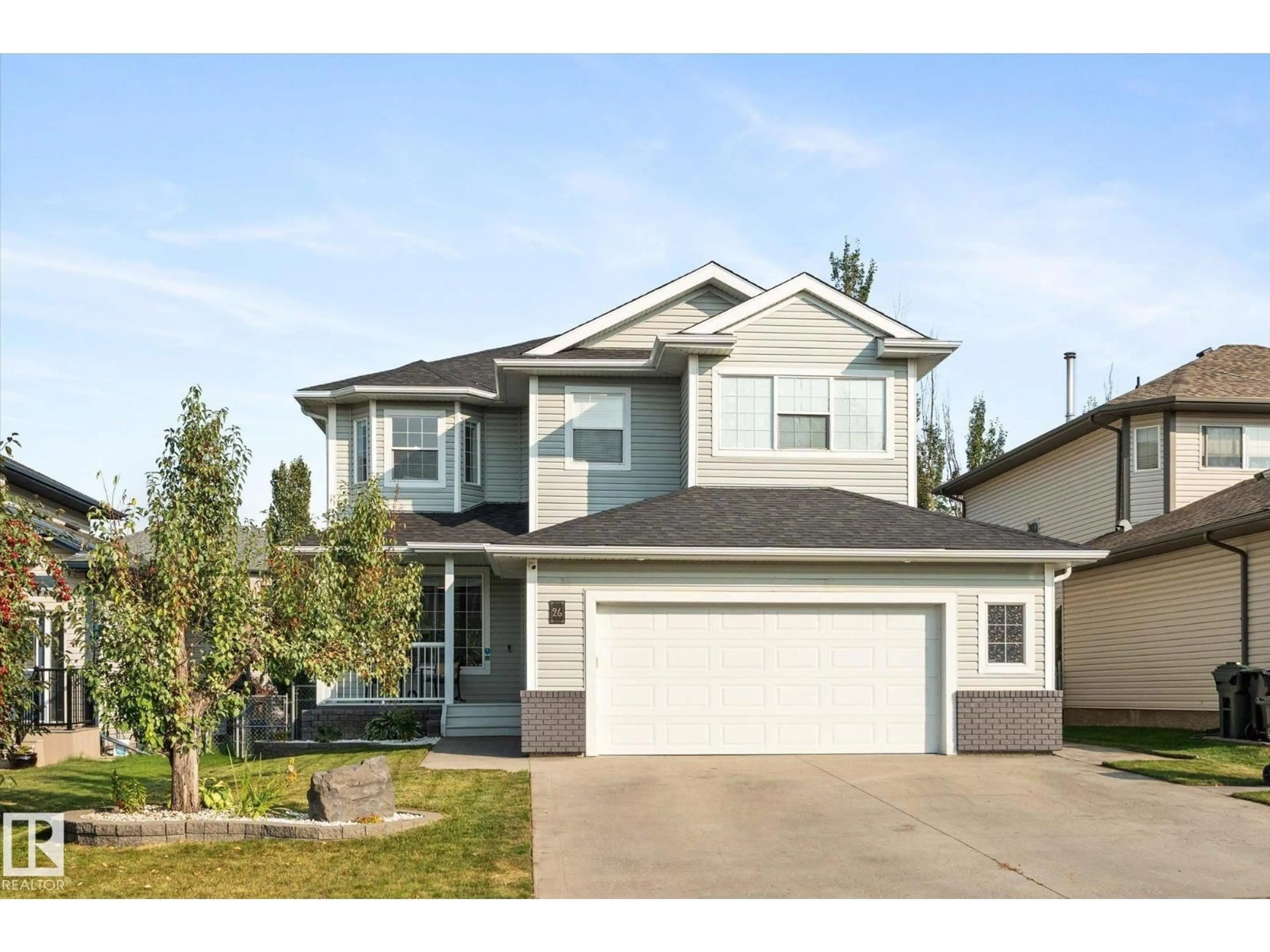 Home with vinyl exterior material, street for 26 LINKSIDE WY, Spruce Grove Alberta T7X4L5