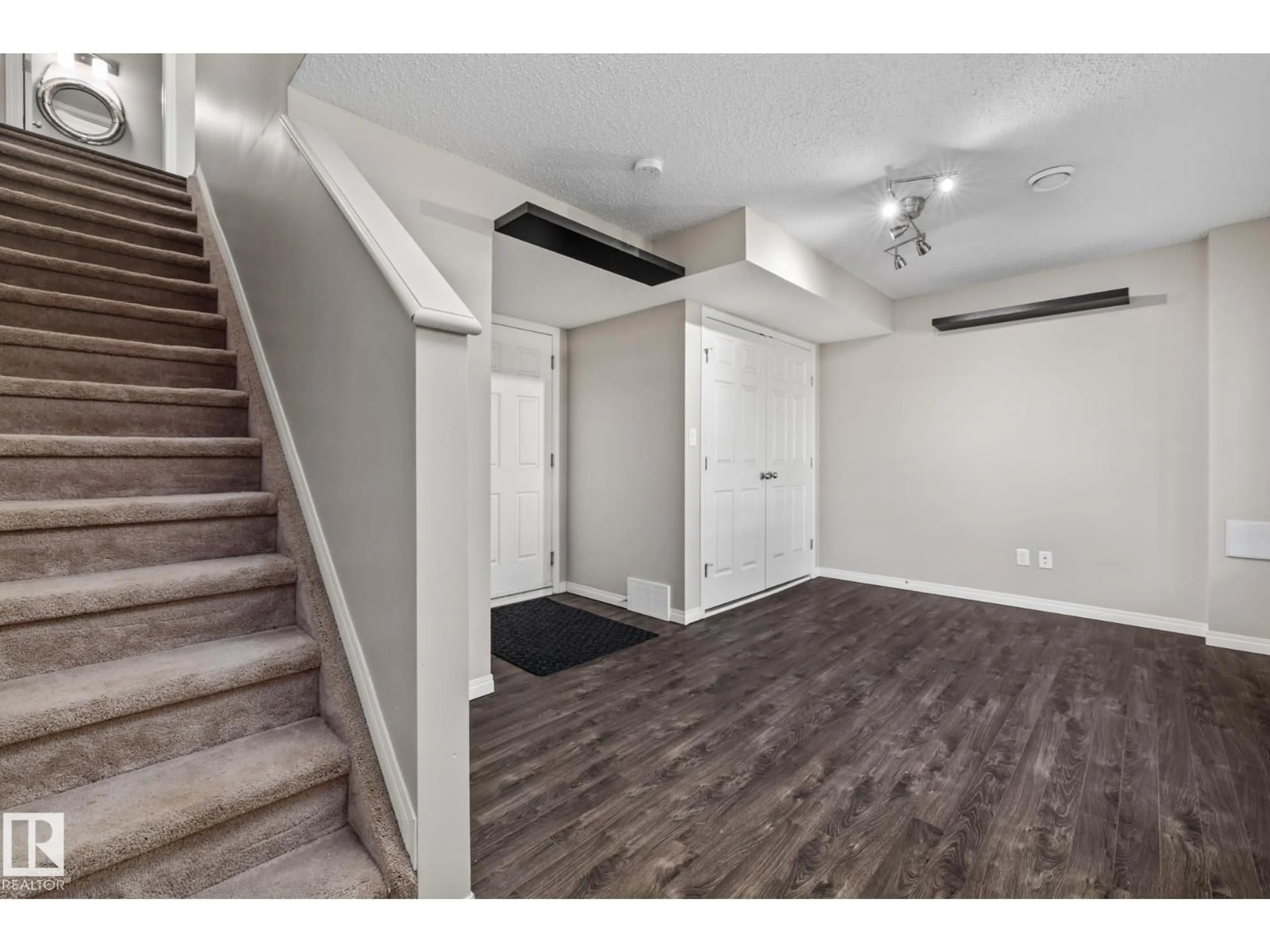 Indoor entryway for 18 - 7385 EDGEMONT WY, Edmonton Alberta T6M0R9