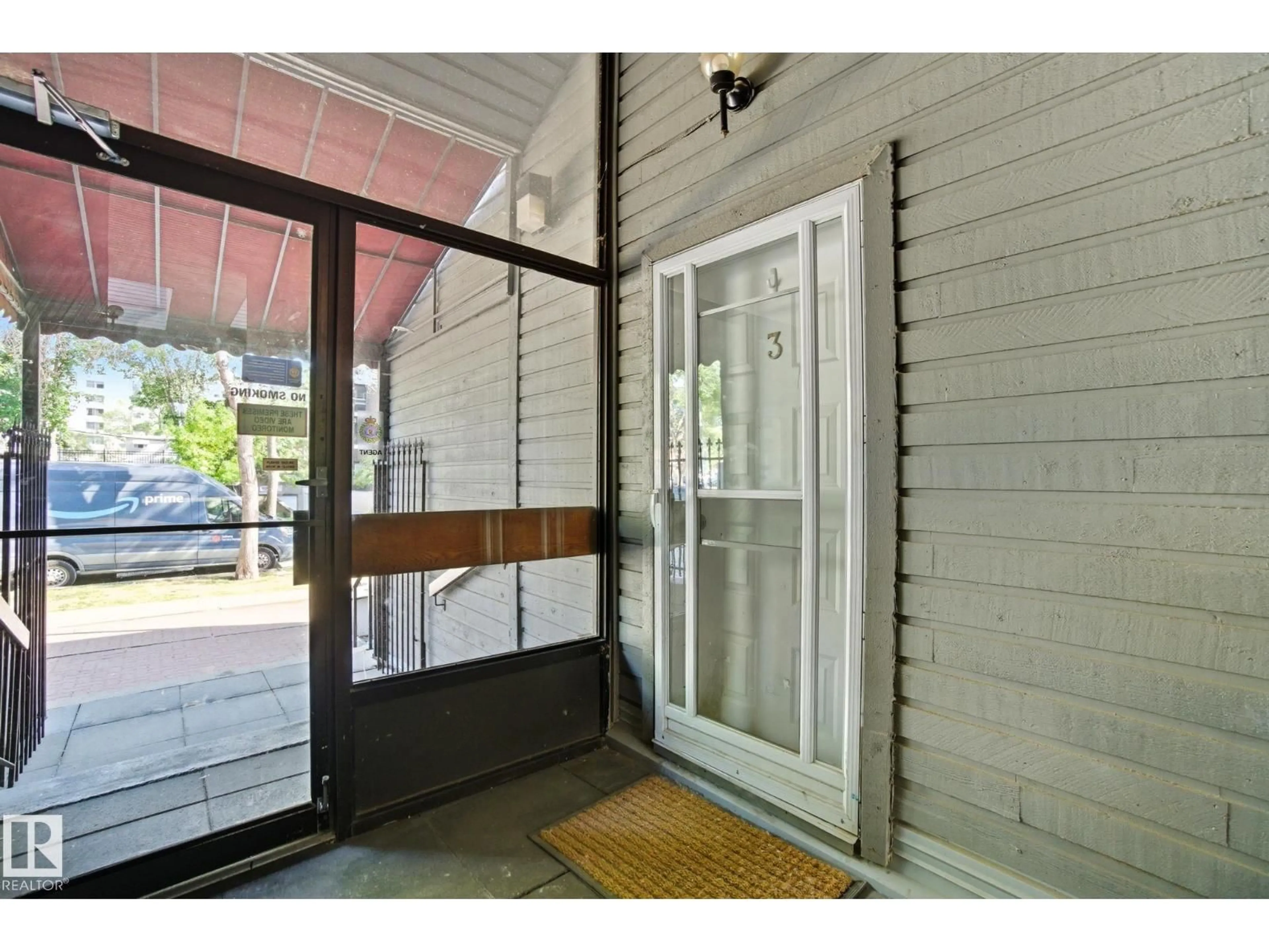 Indoor entryway for #3 - 10032 113 ST NW, Edmonton Alberta T5K1N8