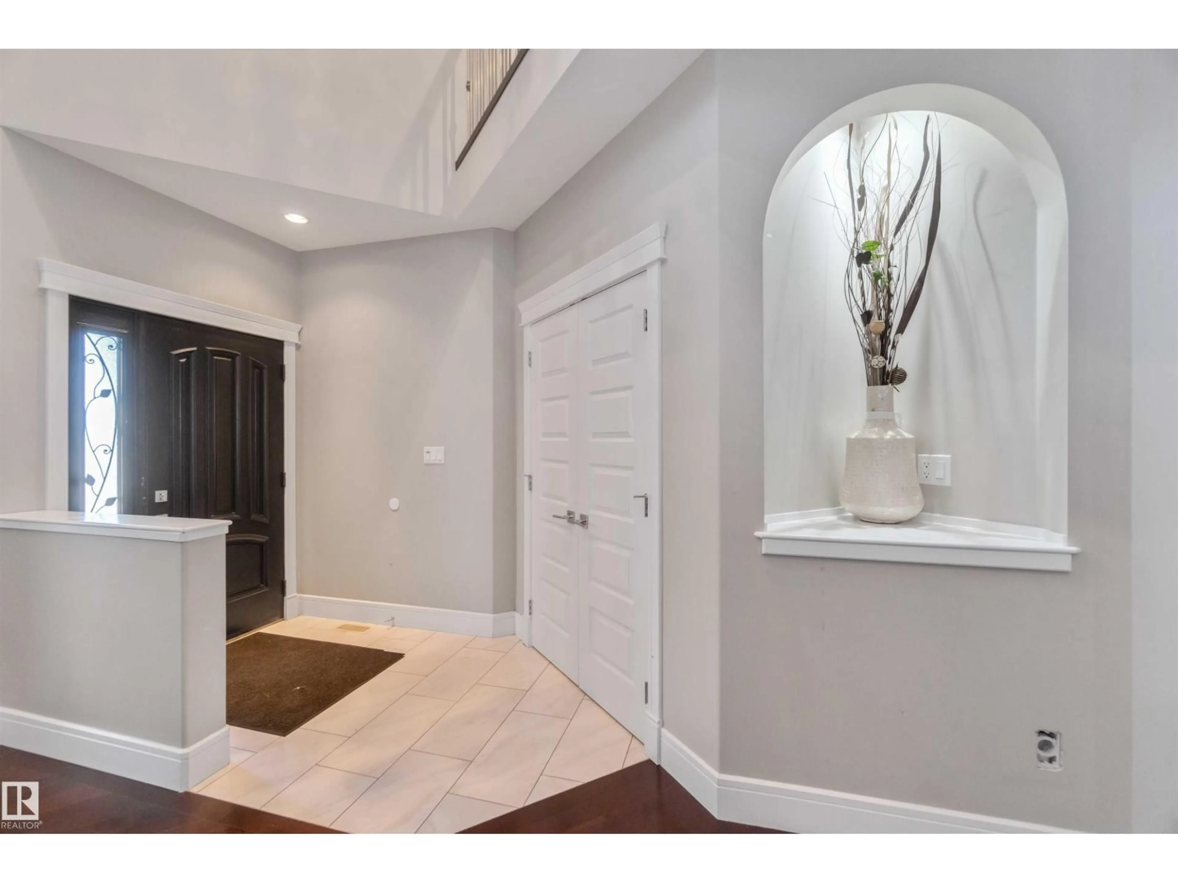 Indoor entryway for SW - 3948 CLAXTON LO, Edmonton Alberta T6W1Y7