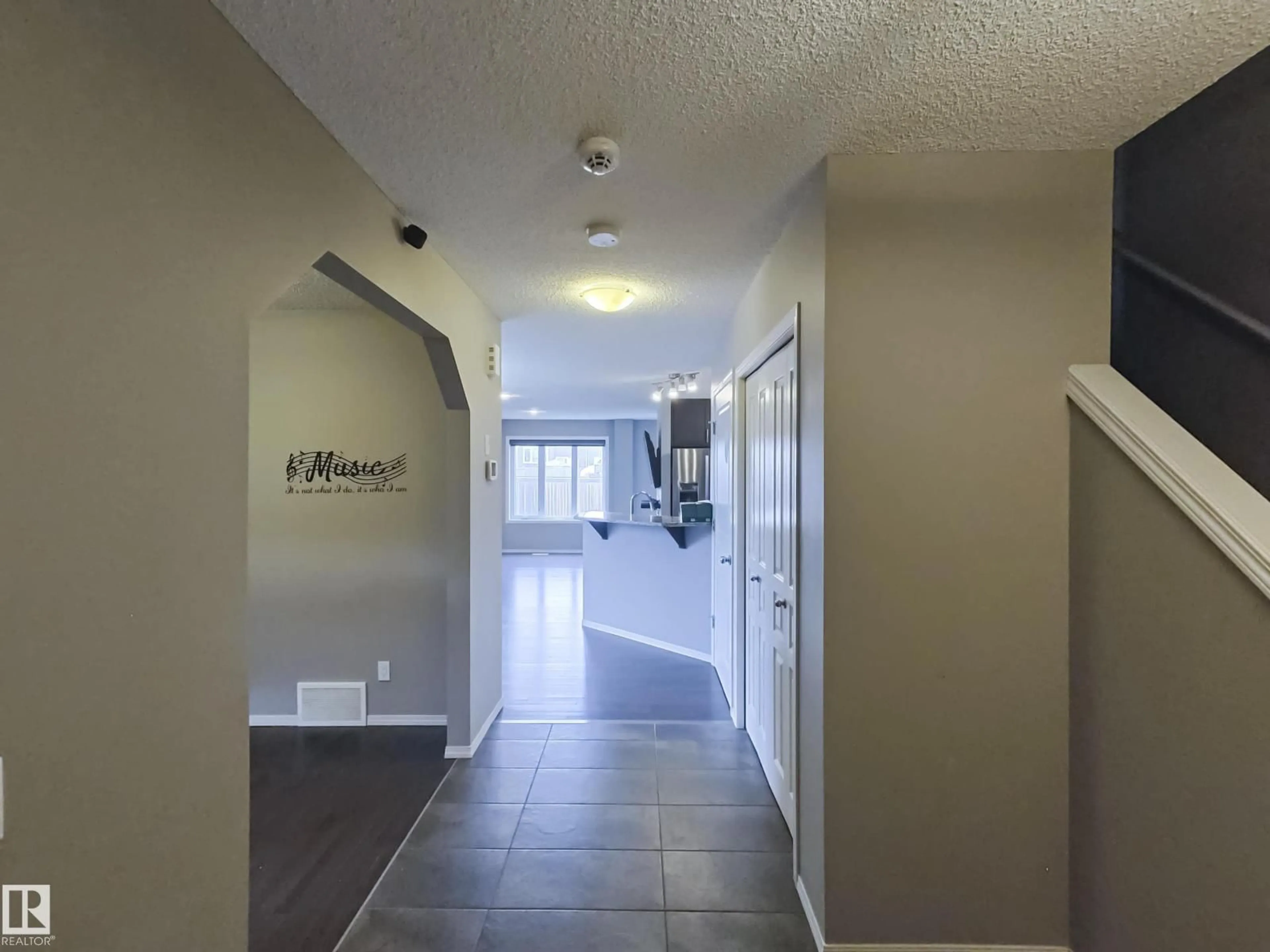 Indoor foyer for 12530 172 AV, Edmonton Alberta T5X0E6