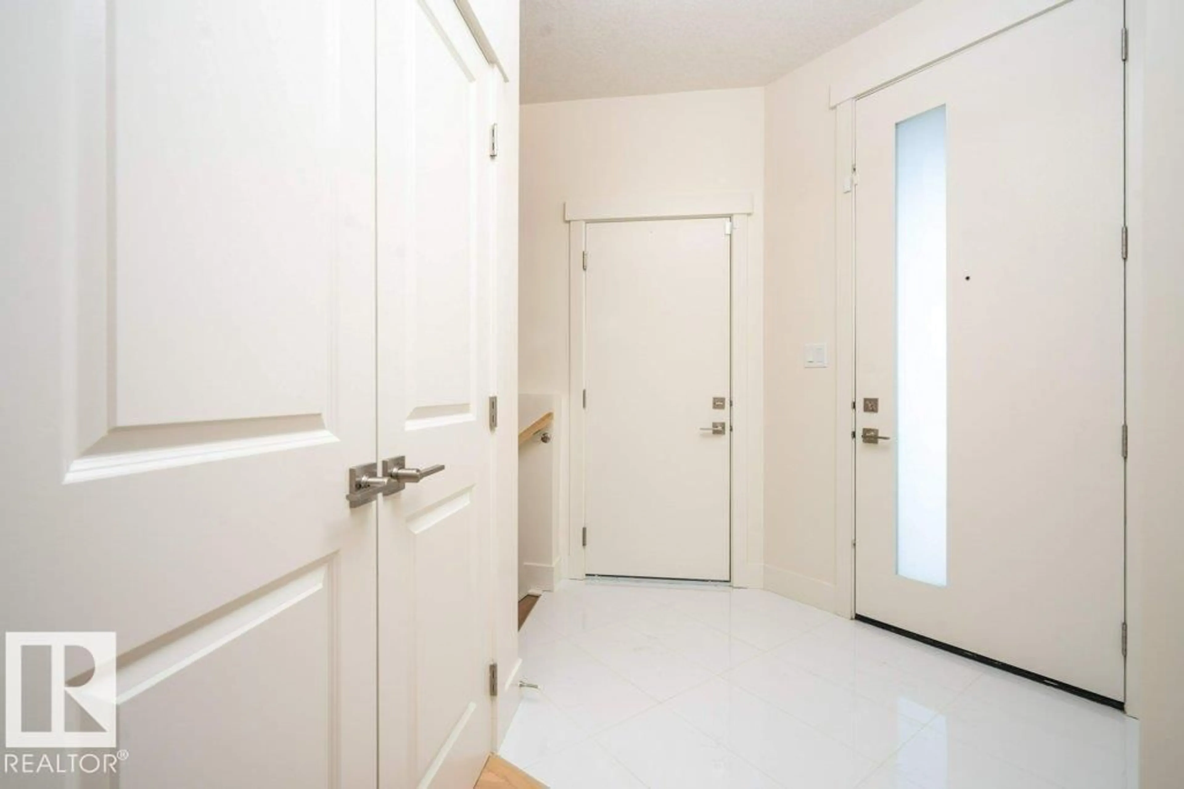 Indoor entryway for 2005 FLYCATCHER PT, Edmonton Alberta T5S0T3
