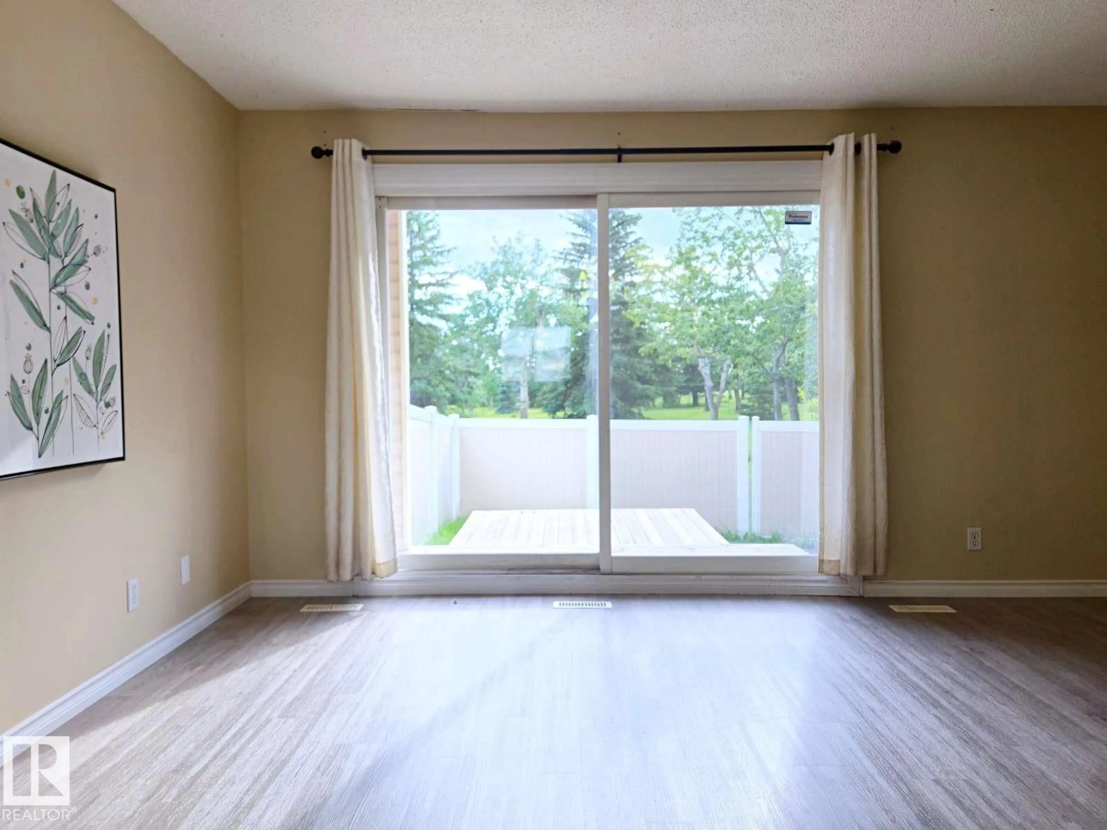 A pic of a room for NW - 14458 56 ST, Edmonton Alberta T5A3R1