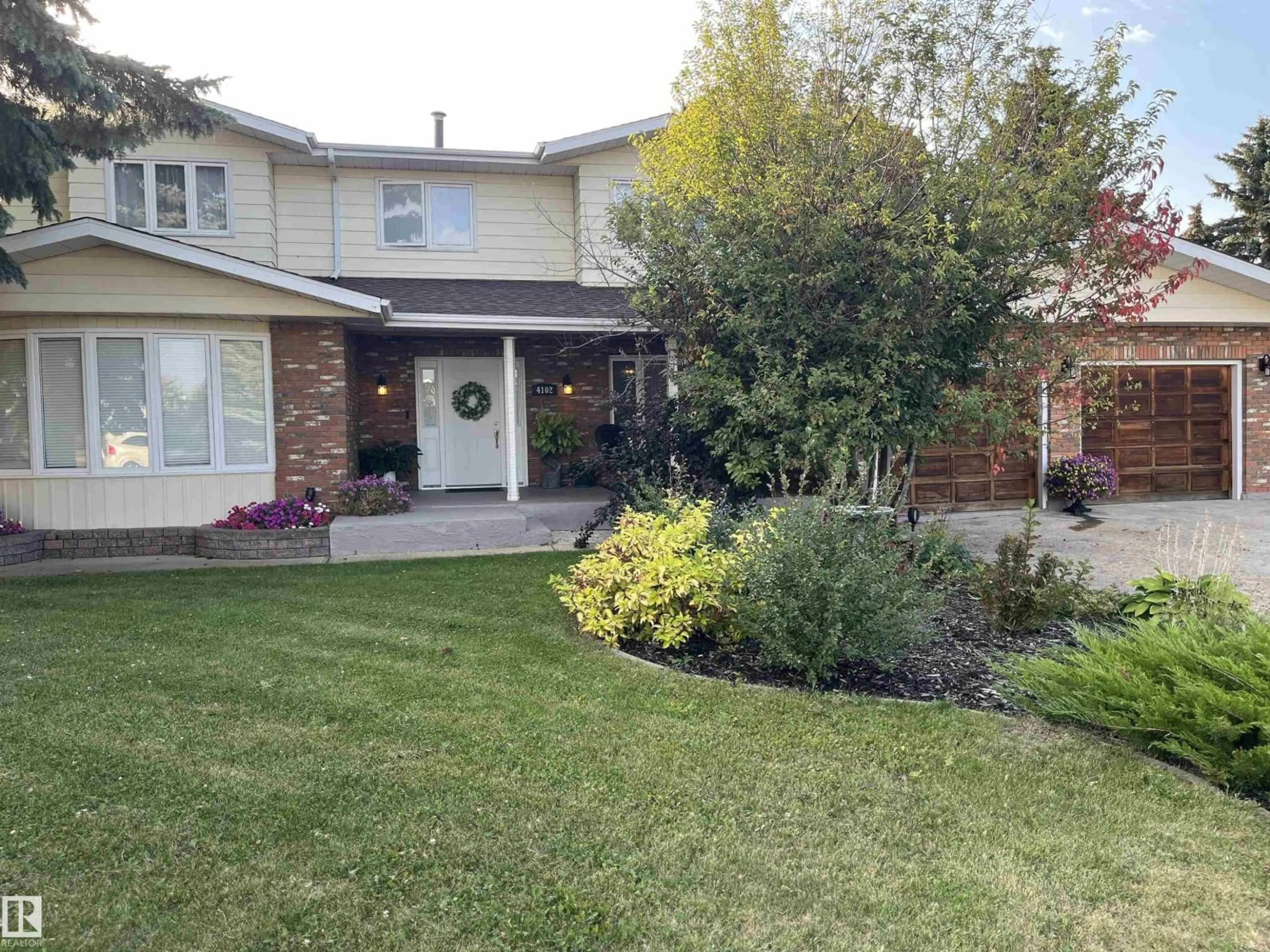 A pic from outside/outdoor area/front of a property/back of a property/a pic from drone, street for 4102 48A ST, Vegreville Alberta T9C1B3