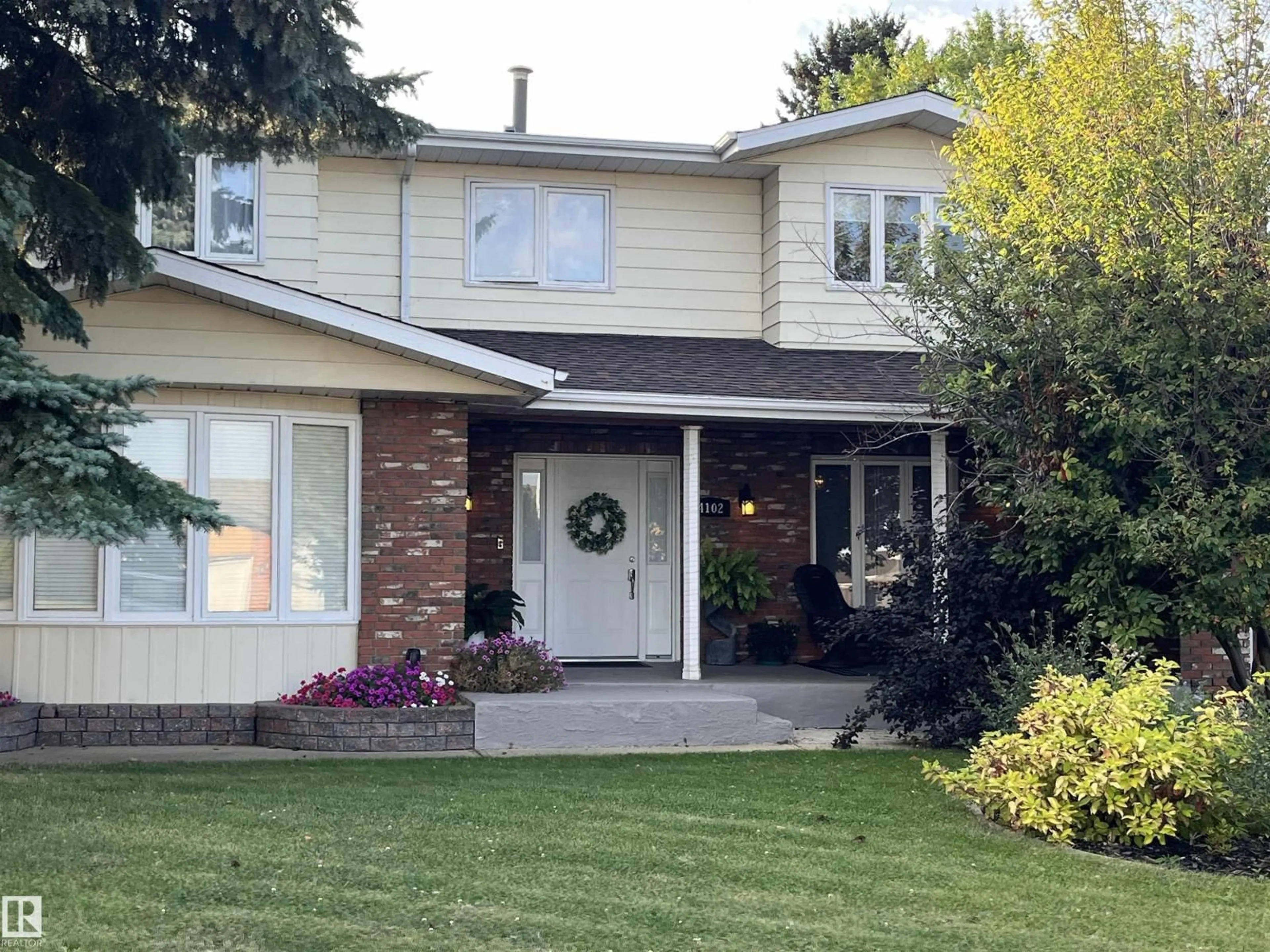 Home with vinyl exterior material, street for 4102 48A ST, Vegreville Alberta T9C1B3
