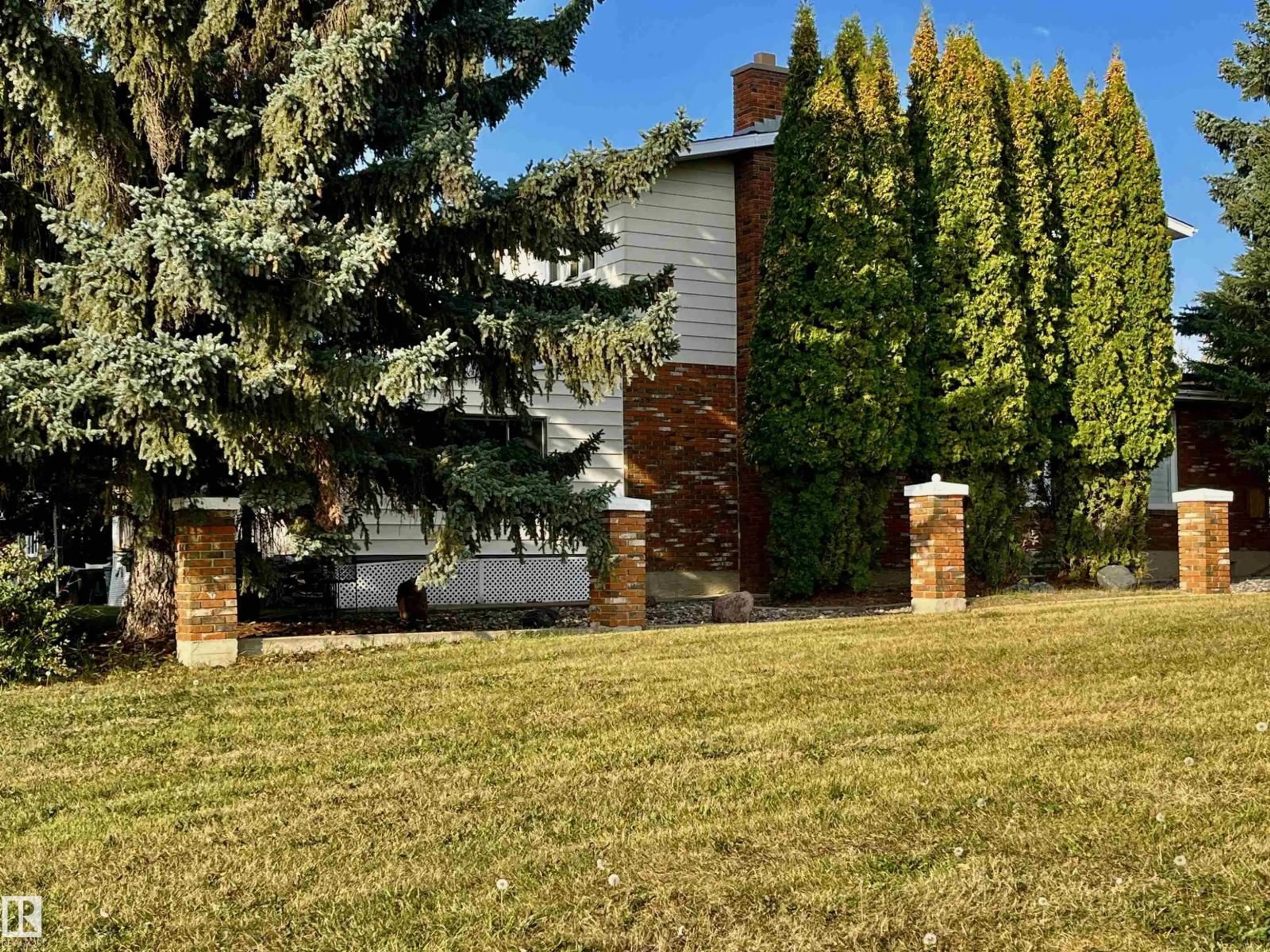 A pic from outside/outdoor area/front of a property/back of a property/a pic from drone, street for 4102 48A ST, Vegreville Alberta T9C1B3