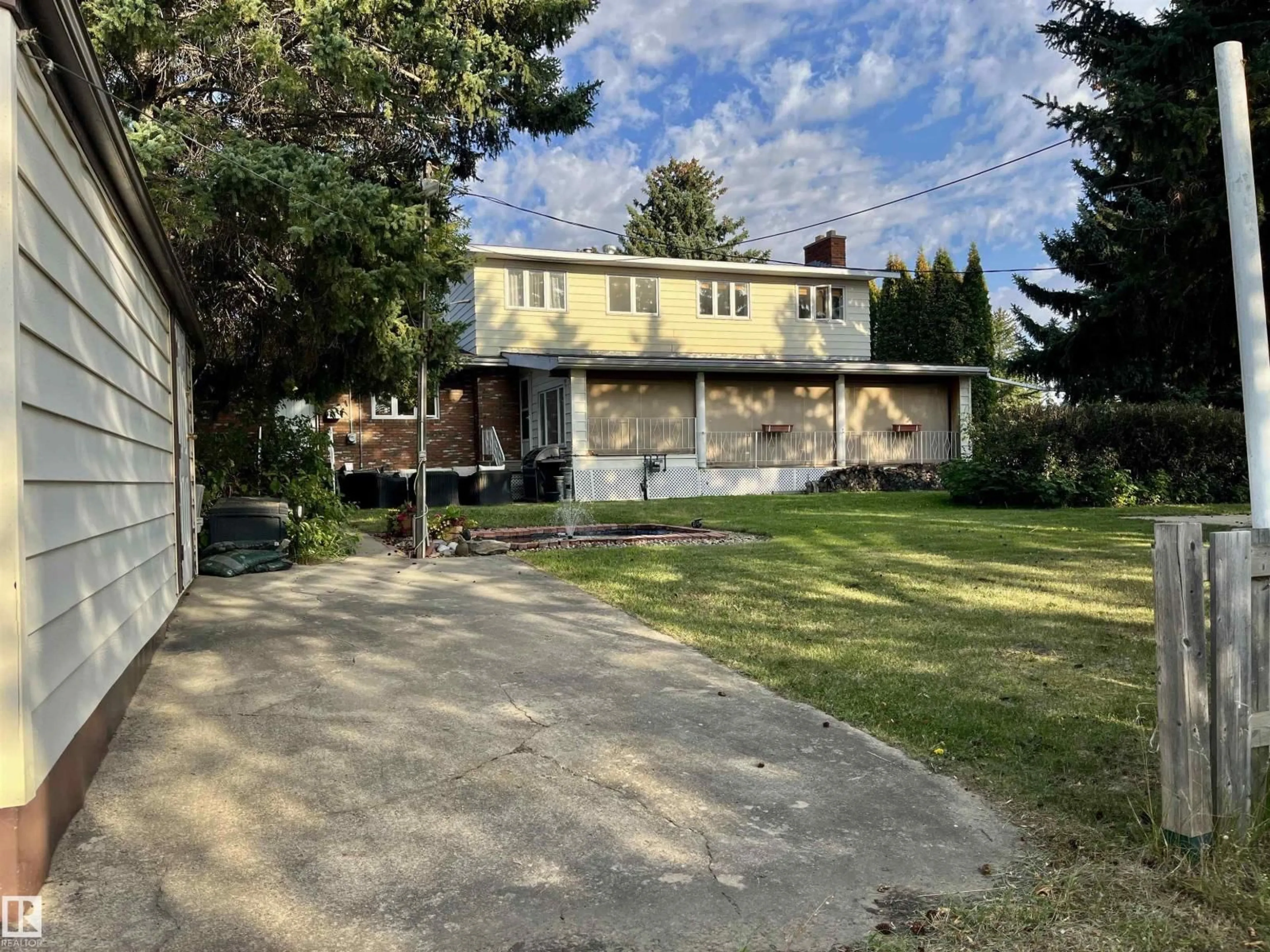 A pic from outside/outdoor area/front of a property/back of a property/a pic from drone, street for 4102 48A ST, Vegreville Alberta T9C1B3