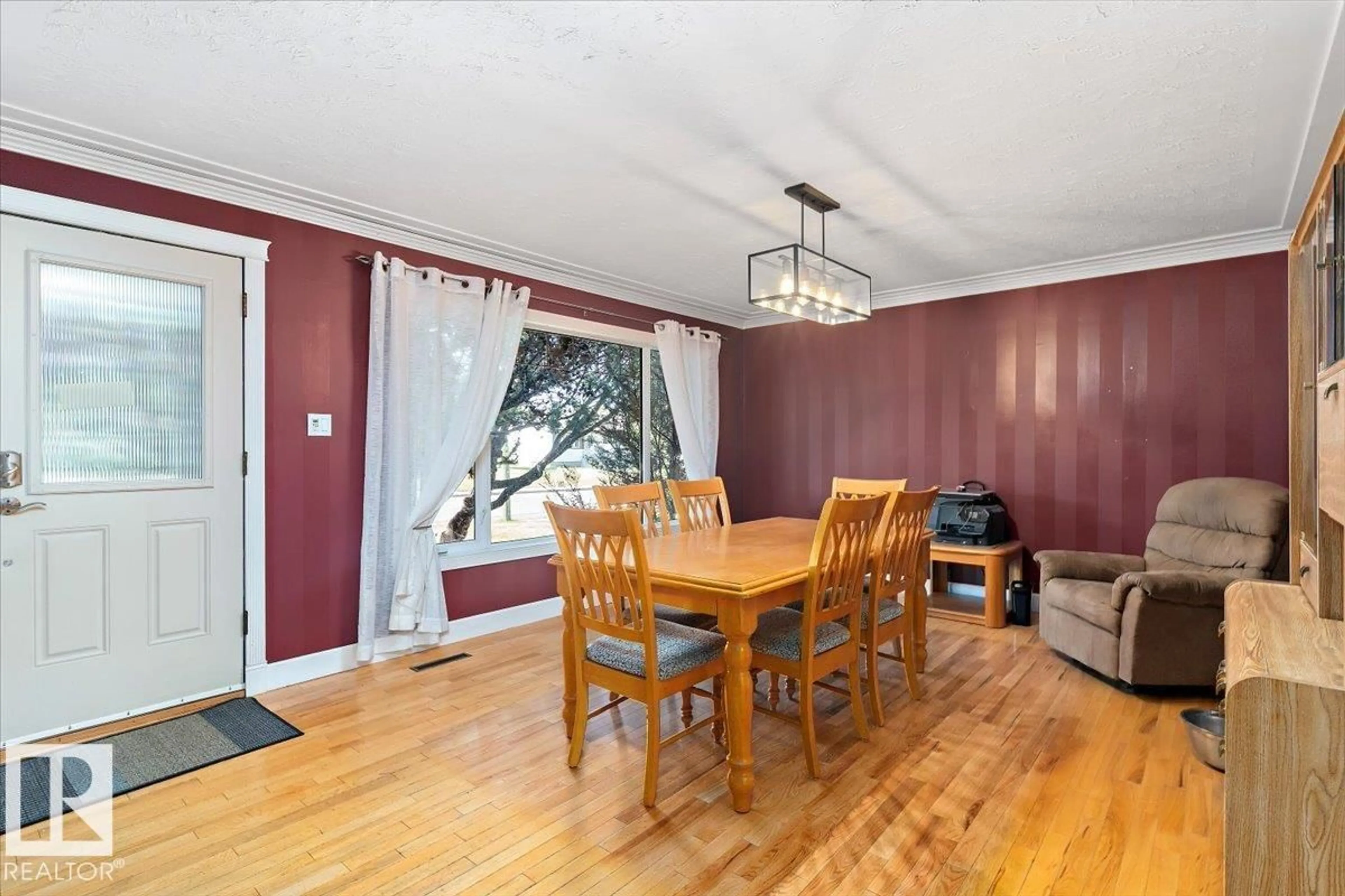 Dining room, wood/laminate floor for 4918 57 AV, Tofield Alberta T0B4J0
