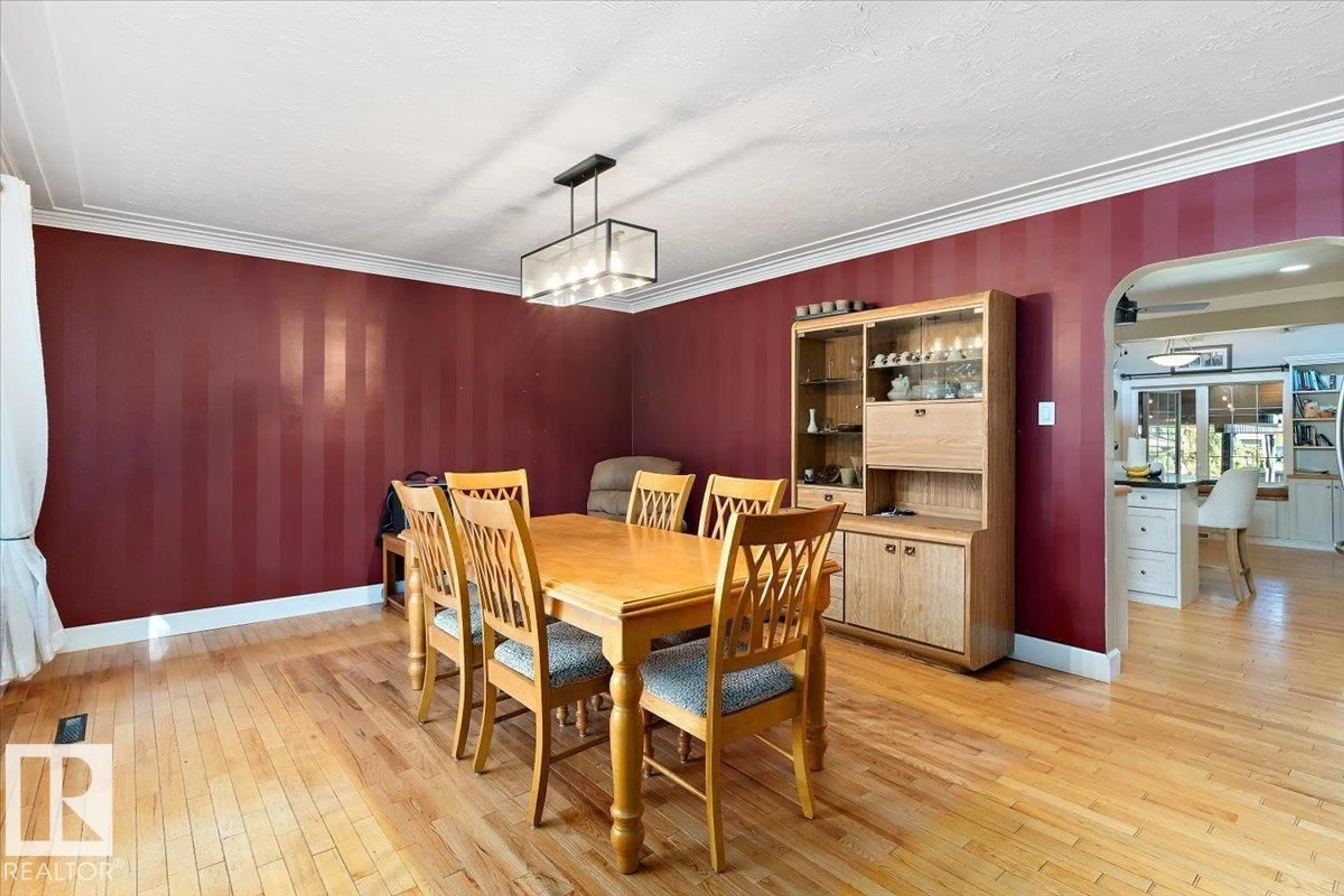 Dining room, wood/laminate floor for 4918 57 AV, Tofield Alberta T0B4J0