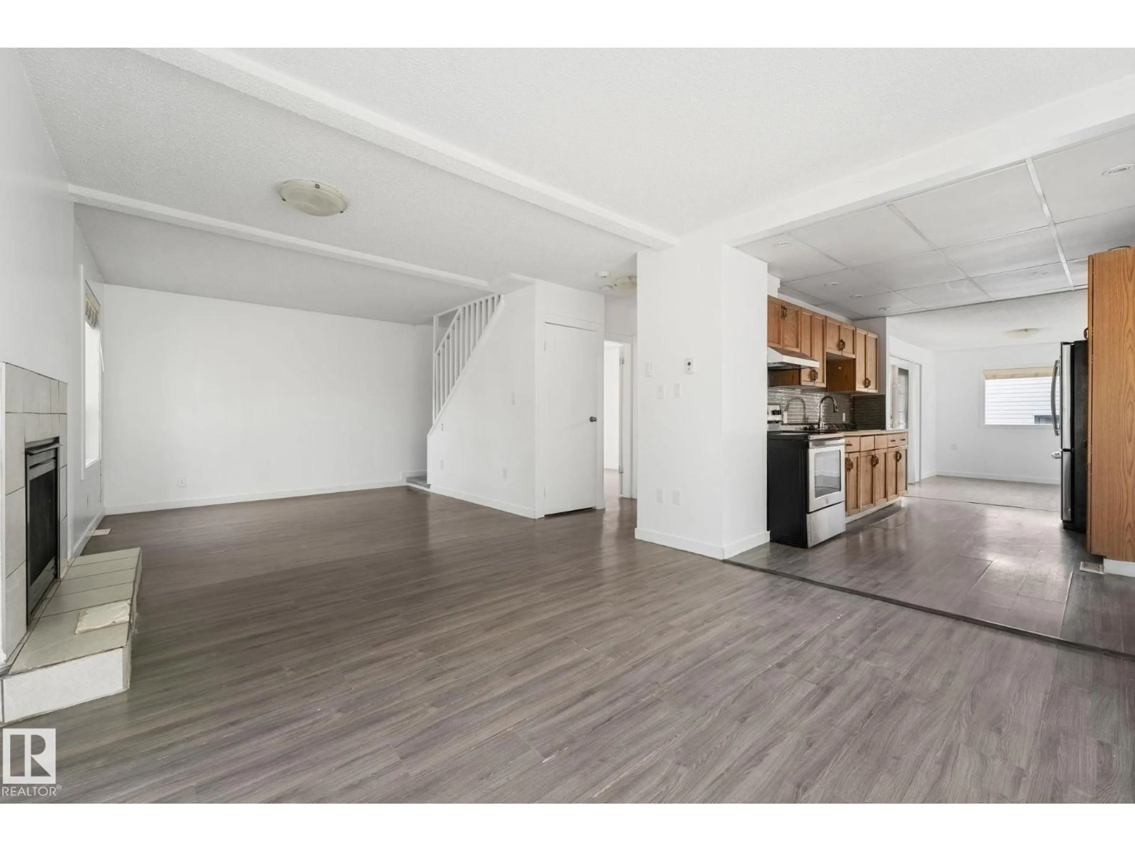 A pic of a room for 11817 44 ST, Edmonton Alberta T5W2S4