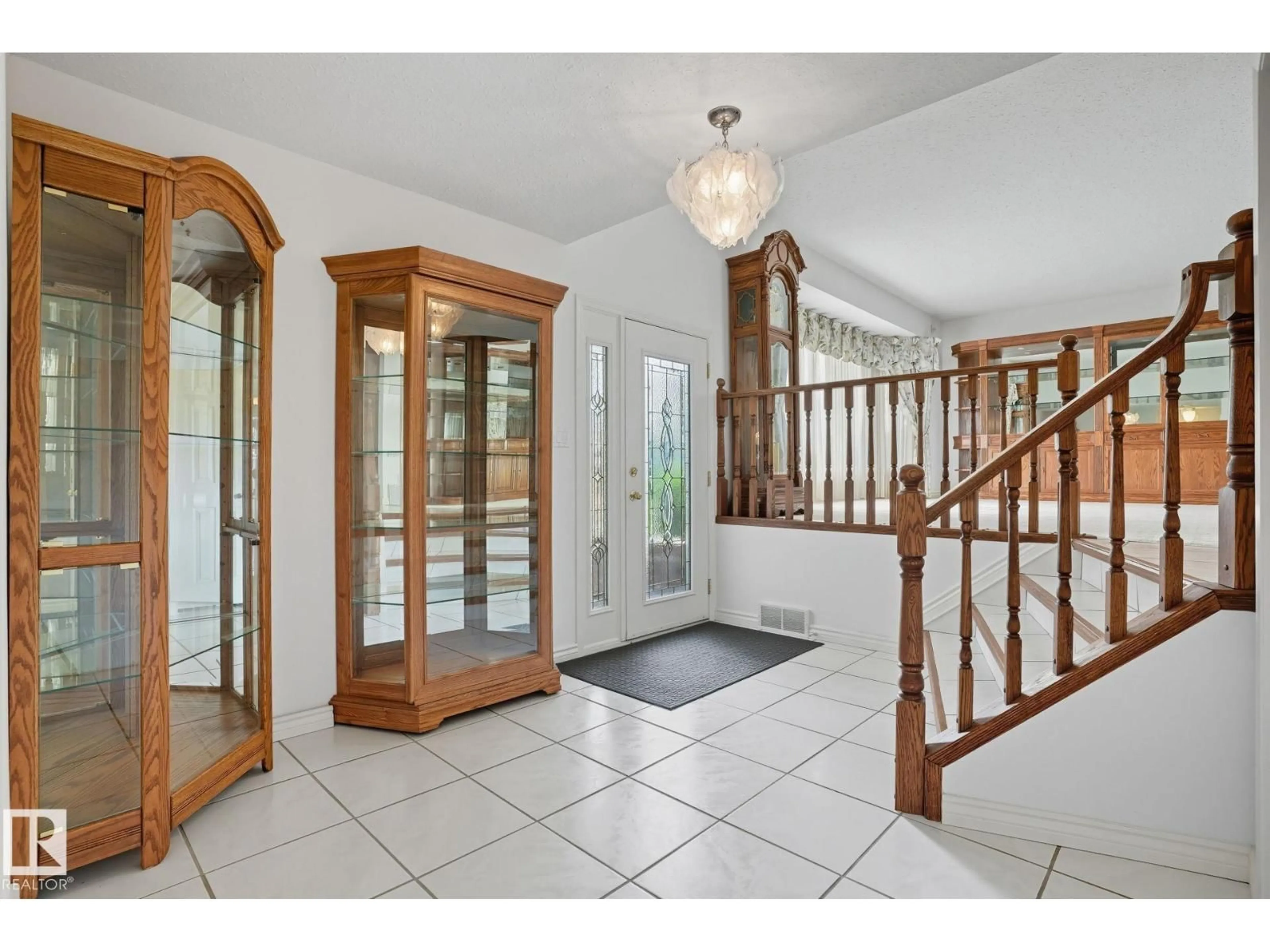 Indoor entryway for 10430 31A AV, Edmonton Alberta T6J3B4
