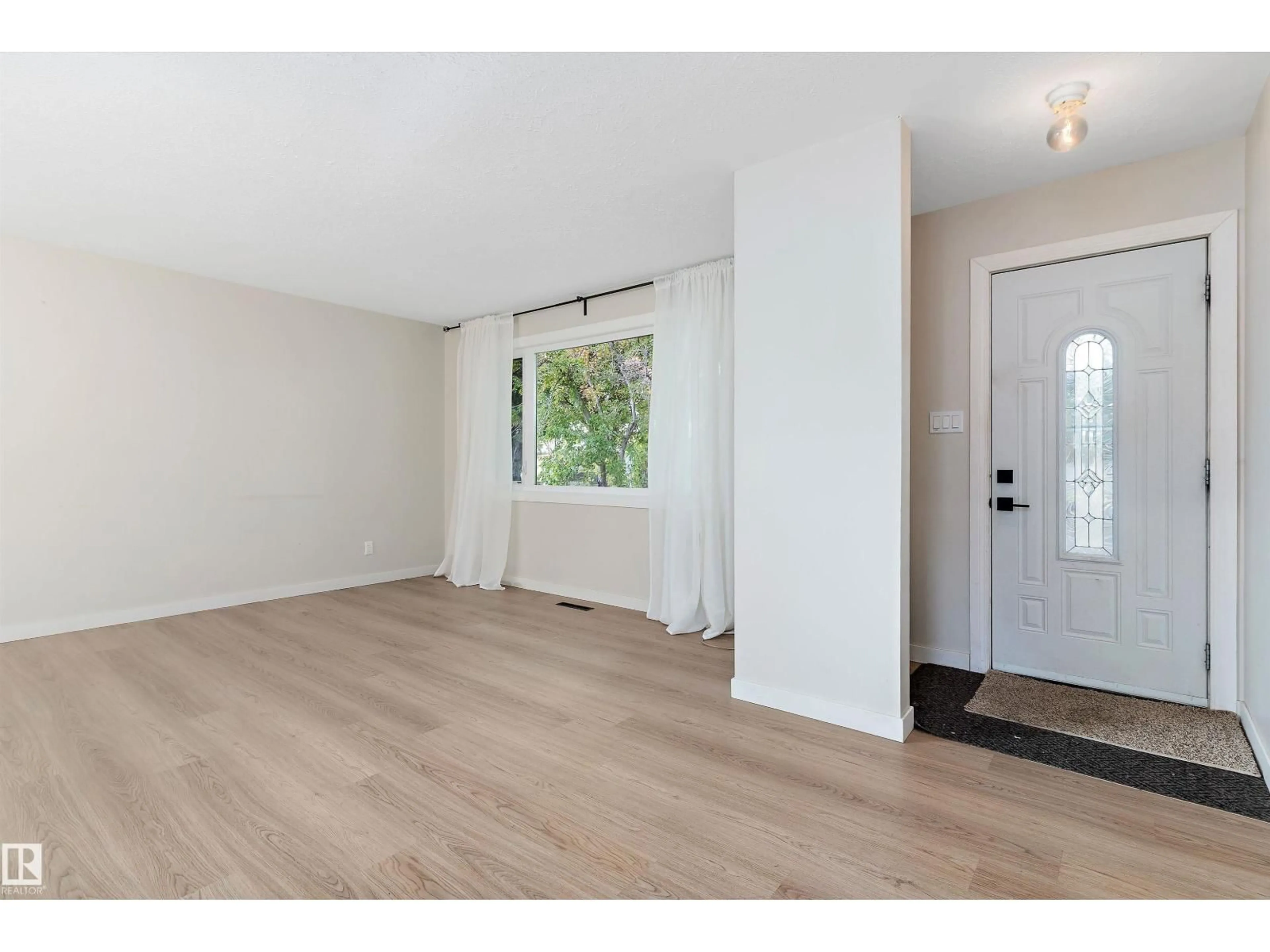Indoor entryway for NW - 11015 152 ST, Edmonton Alberta T5P1Z9