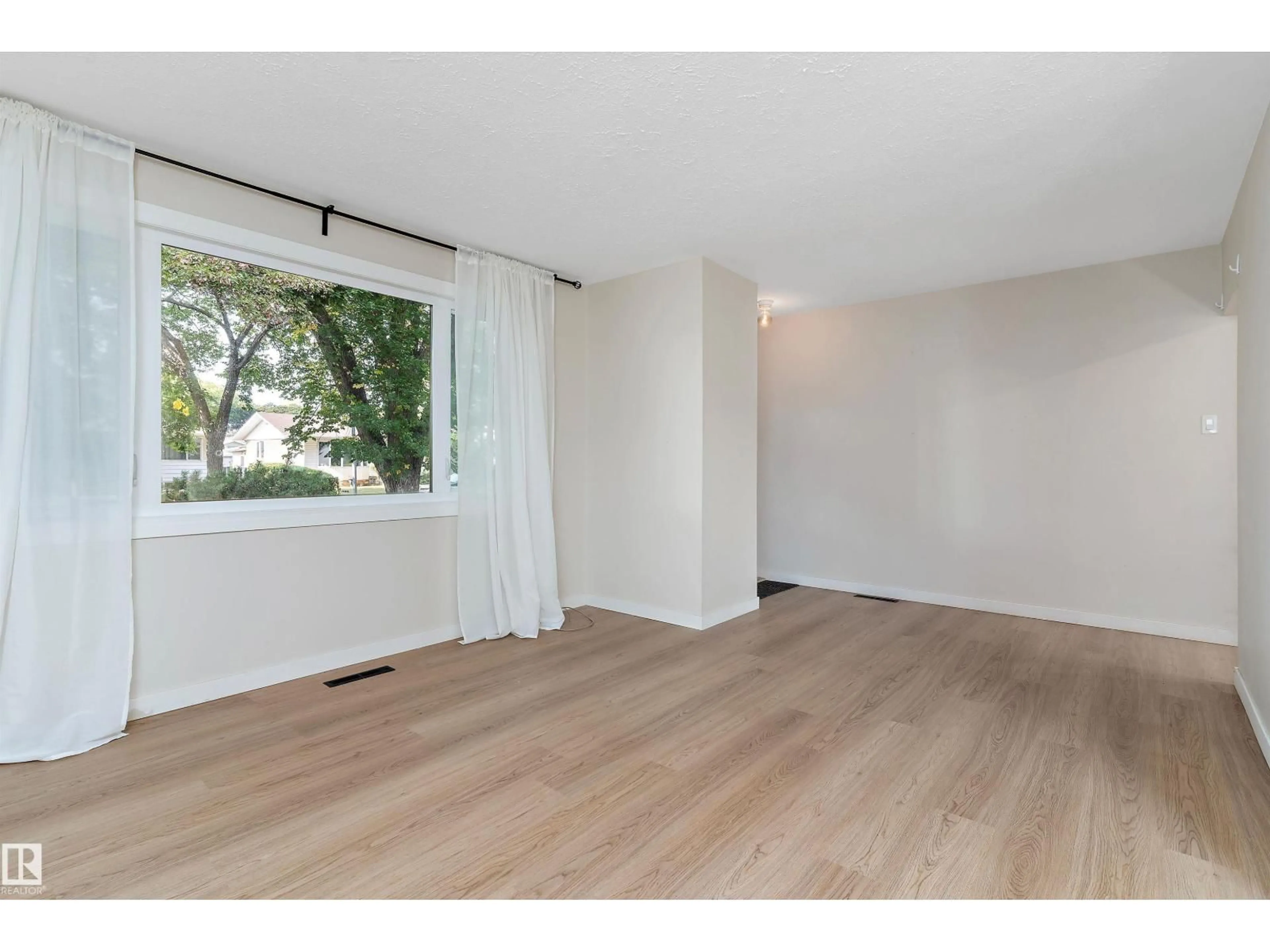 A pic of a room for NW - 11015 152 ST, Edmonton Alberta T5P1Z9
