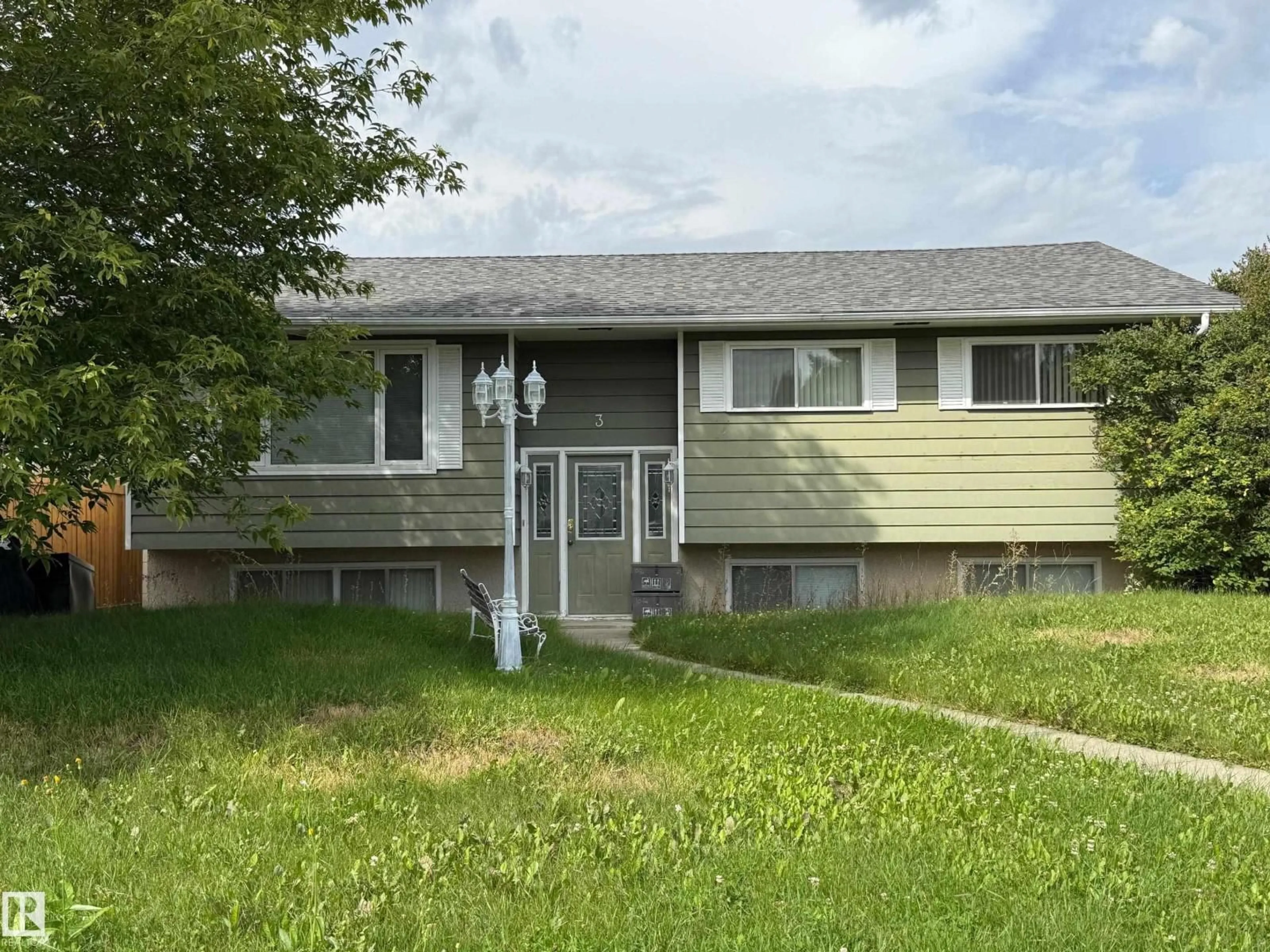 Home with vinyl exterior material, street for 3 LINTHORPE RD, Spruce Grove Alberta T7X2C2