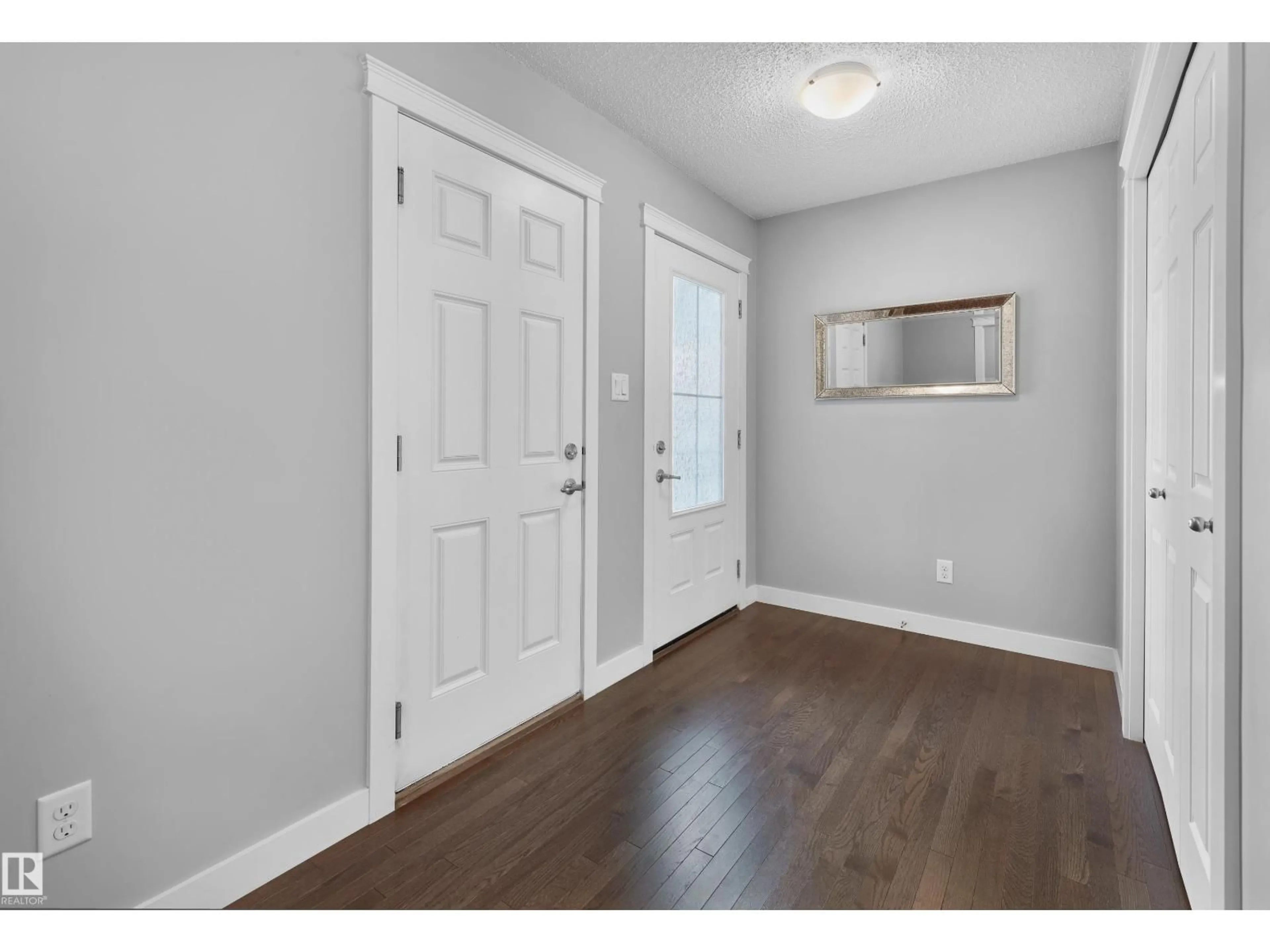 Indoor entryway for 1521 GRAYDON HILL PT, Edmonton Alberta T6W3C7