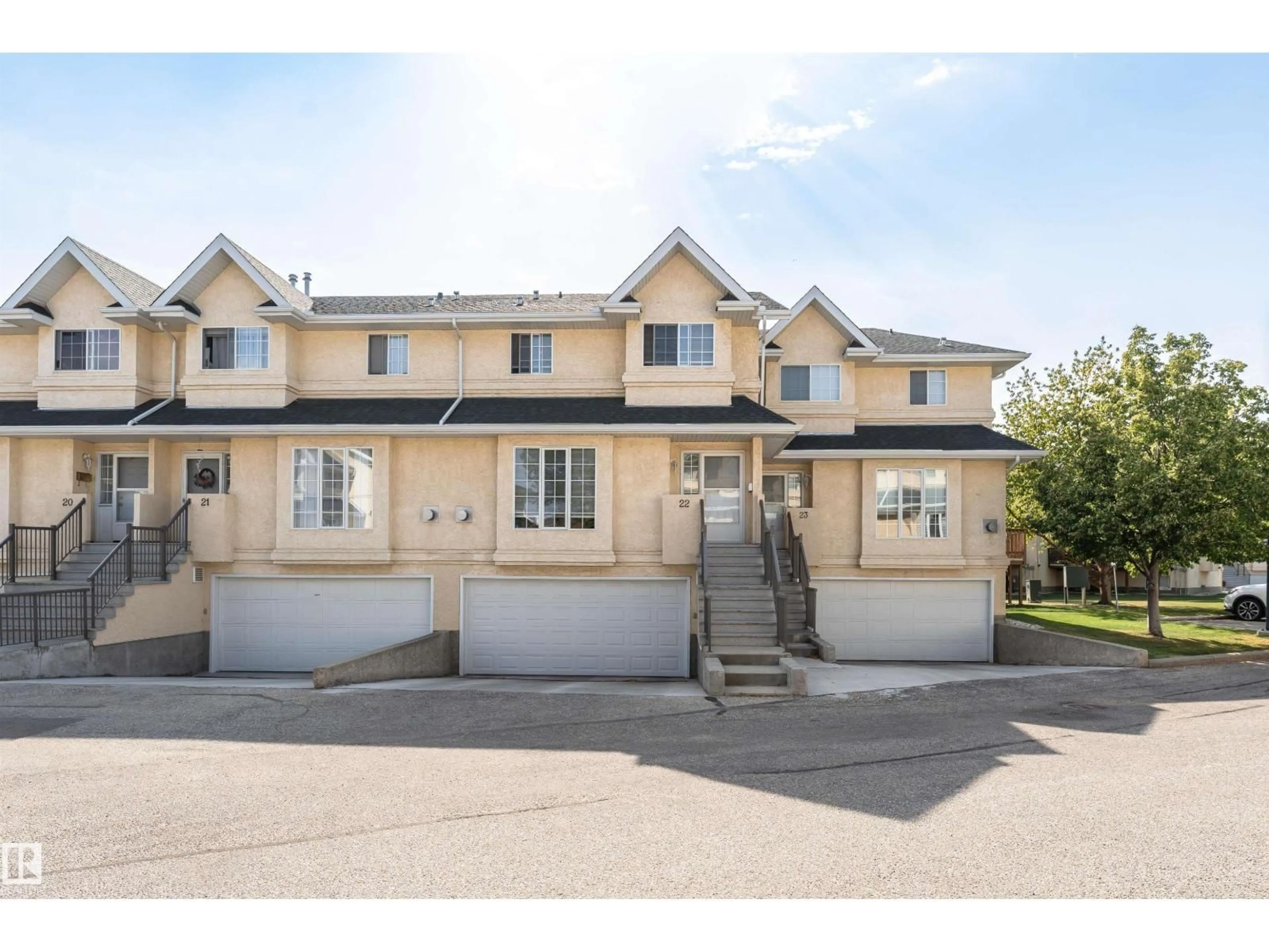 Unknown for 22 2419 133 AV NW, Edmonton Alberta T5A5A5
