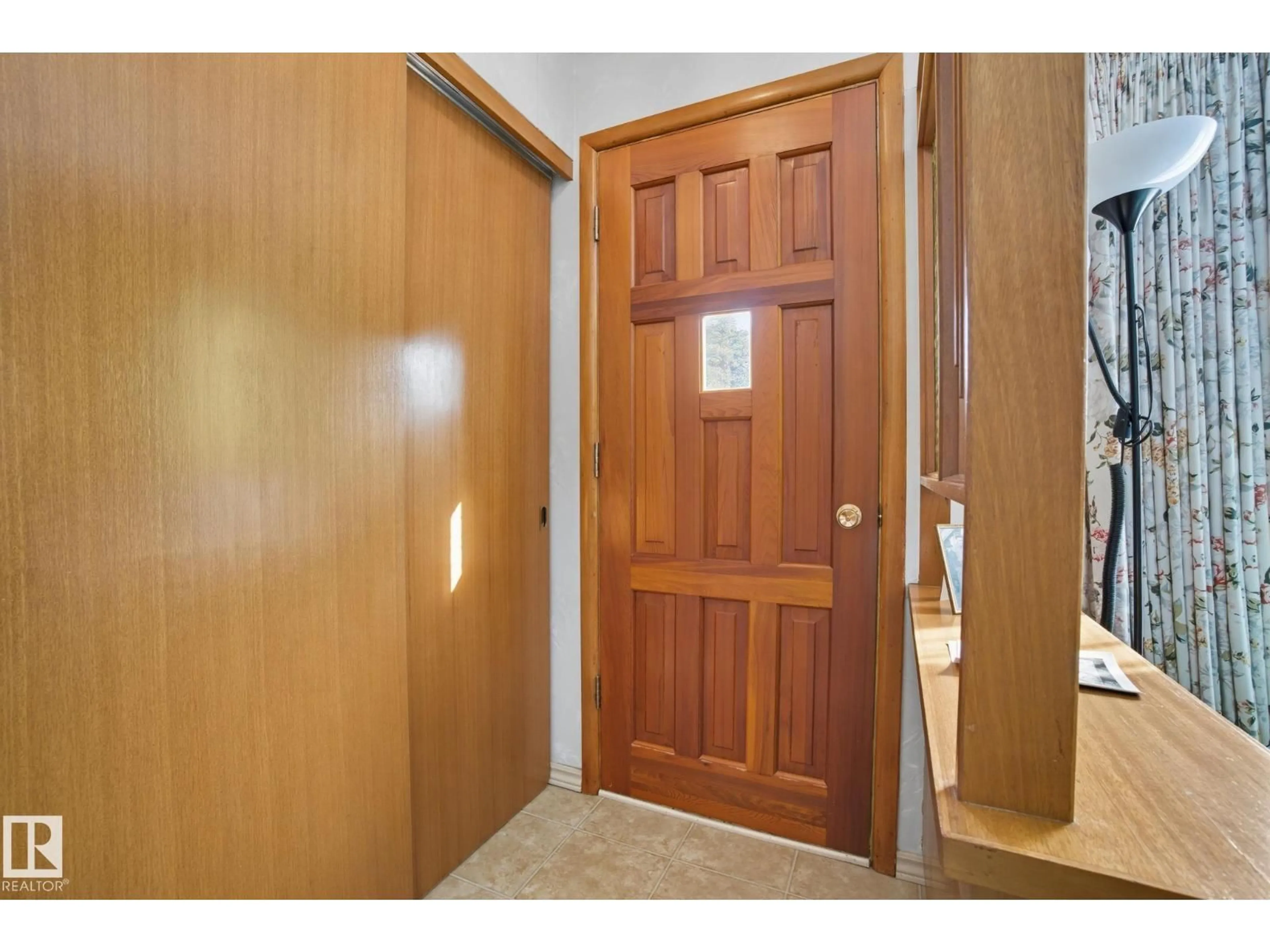 Indoor entryway for NW - 13612 135 ST, Edmonton Alberta T5L1Z5