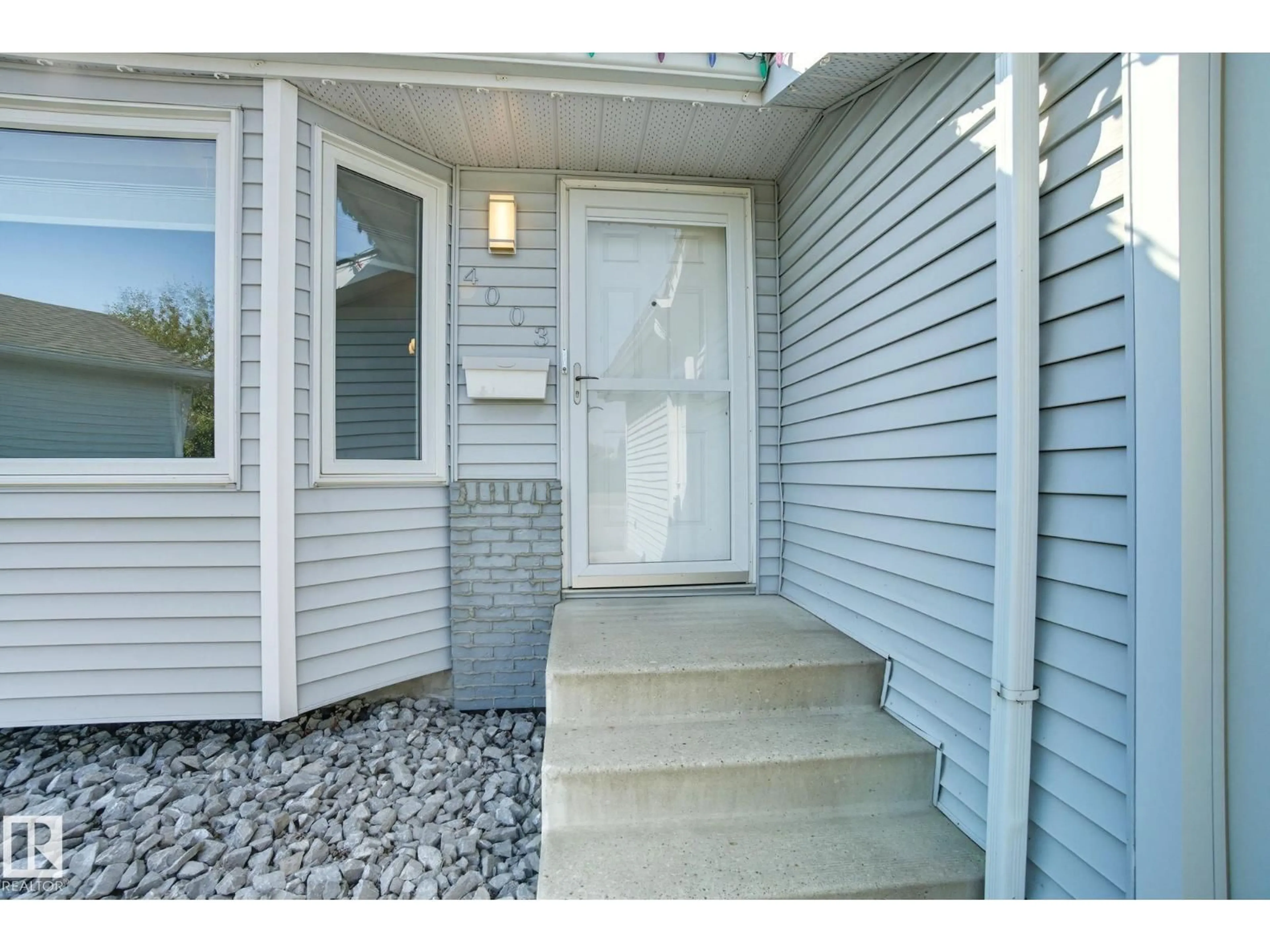 Indoor entryway for 4003 18 AV, Edmonton Alberta T6L3M3
