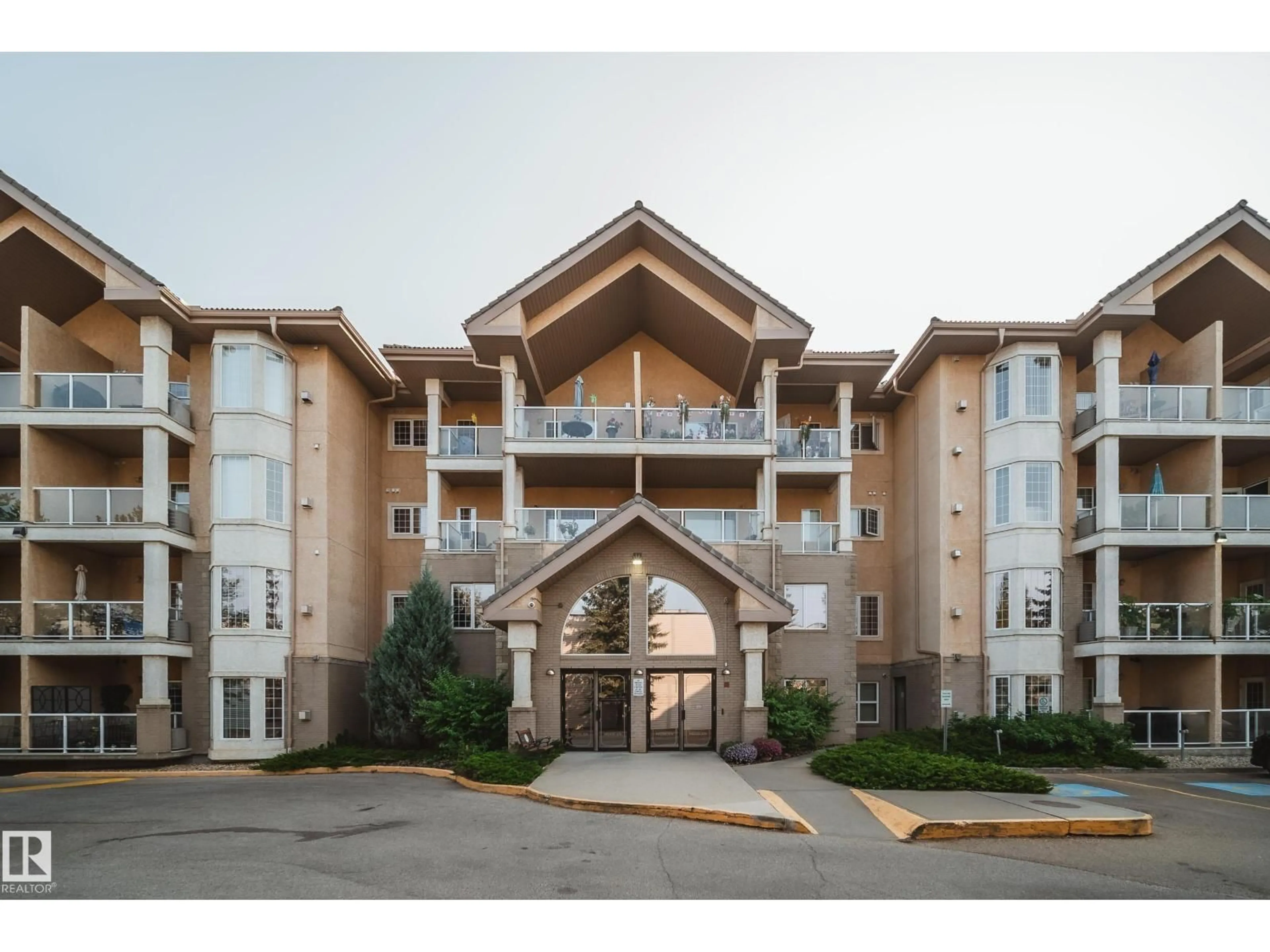 Indoor foyer for #301 - 11260 153 AV, Edmonton Alberta T5X6E7