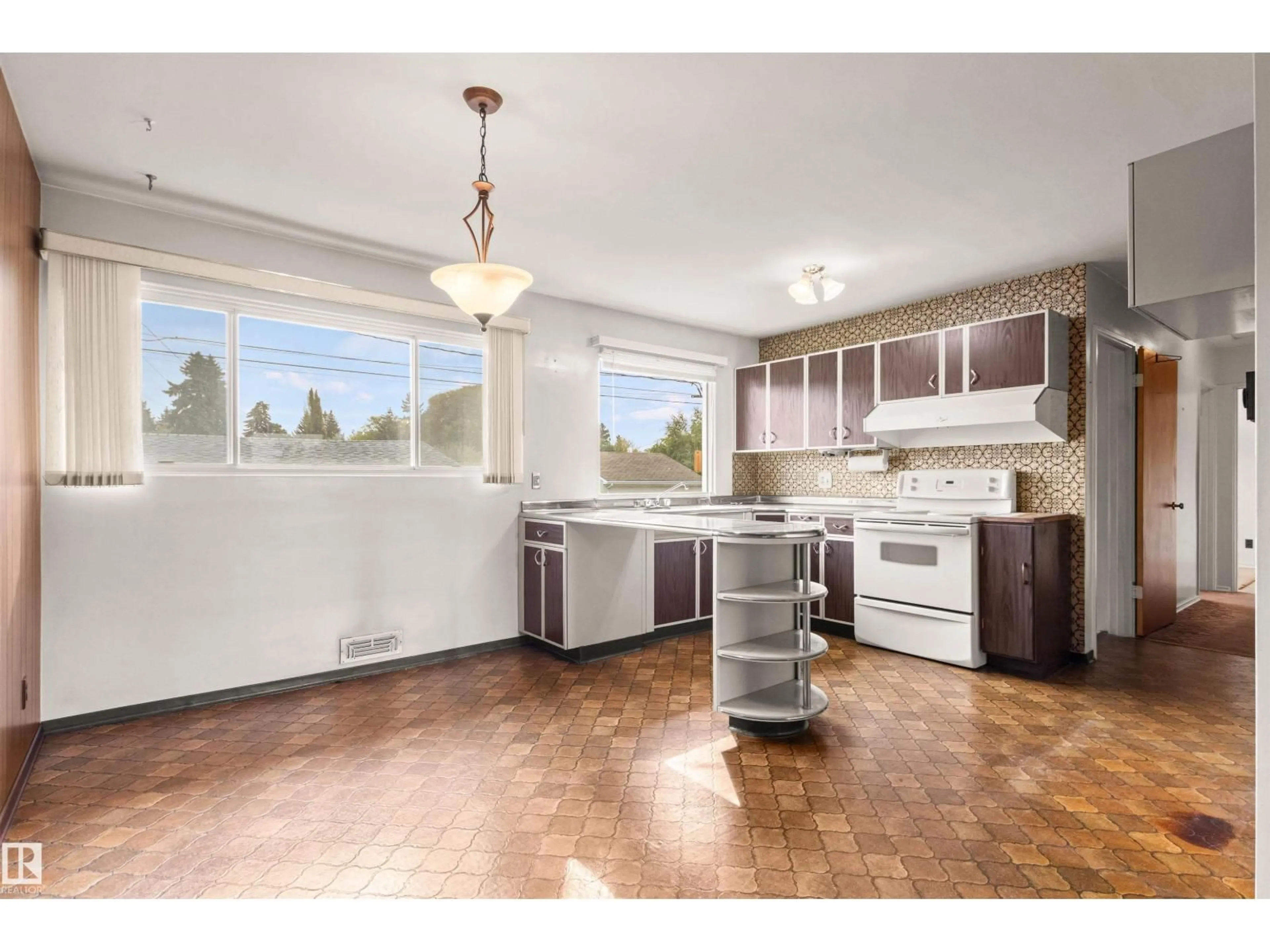 Unknown for NW - 7131 83 ST, Edmonton Alberta T6C2Y1
