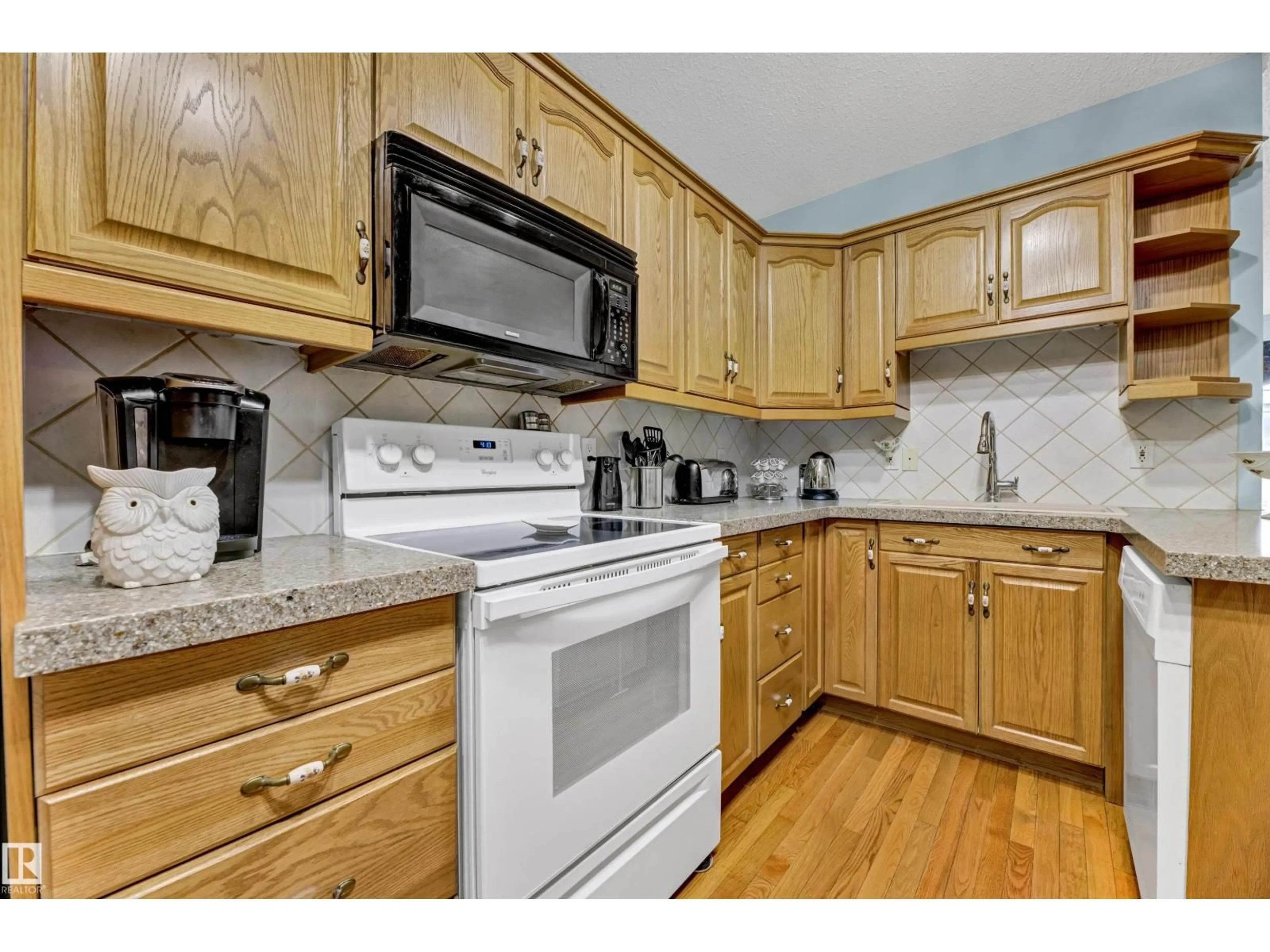 Standard kitchen, wood/laminate floor for D - 1 IMPERIAL CR, Devon Alberta T9G1K3