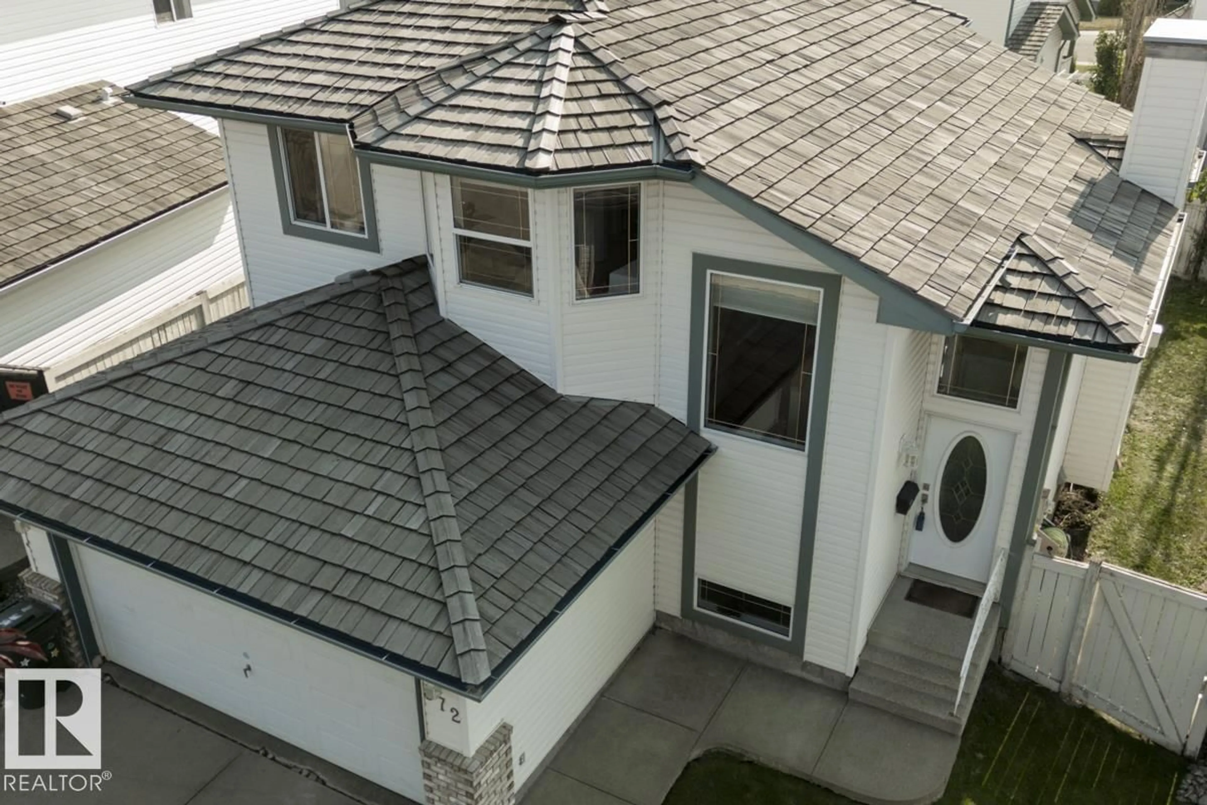 A pic from outside/outdoor area/front of a property/back of a property/a pic from drone, street for 872 NOTTINGHAM BV, Sherwood Park Alberta T8A5V2