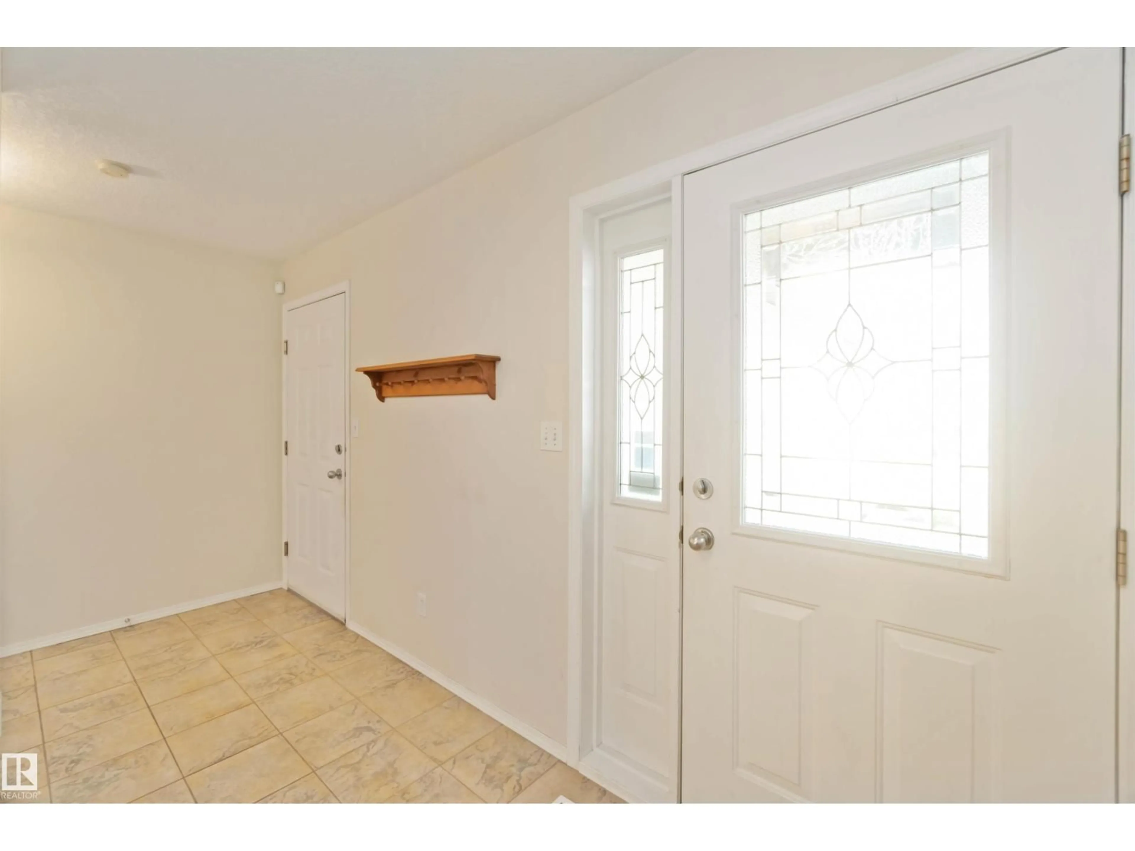 Indoor entryway for 8315 172 AVE NW, Edmonton Alberta T5Z3M1