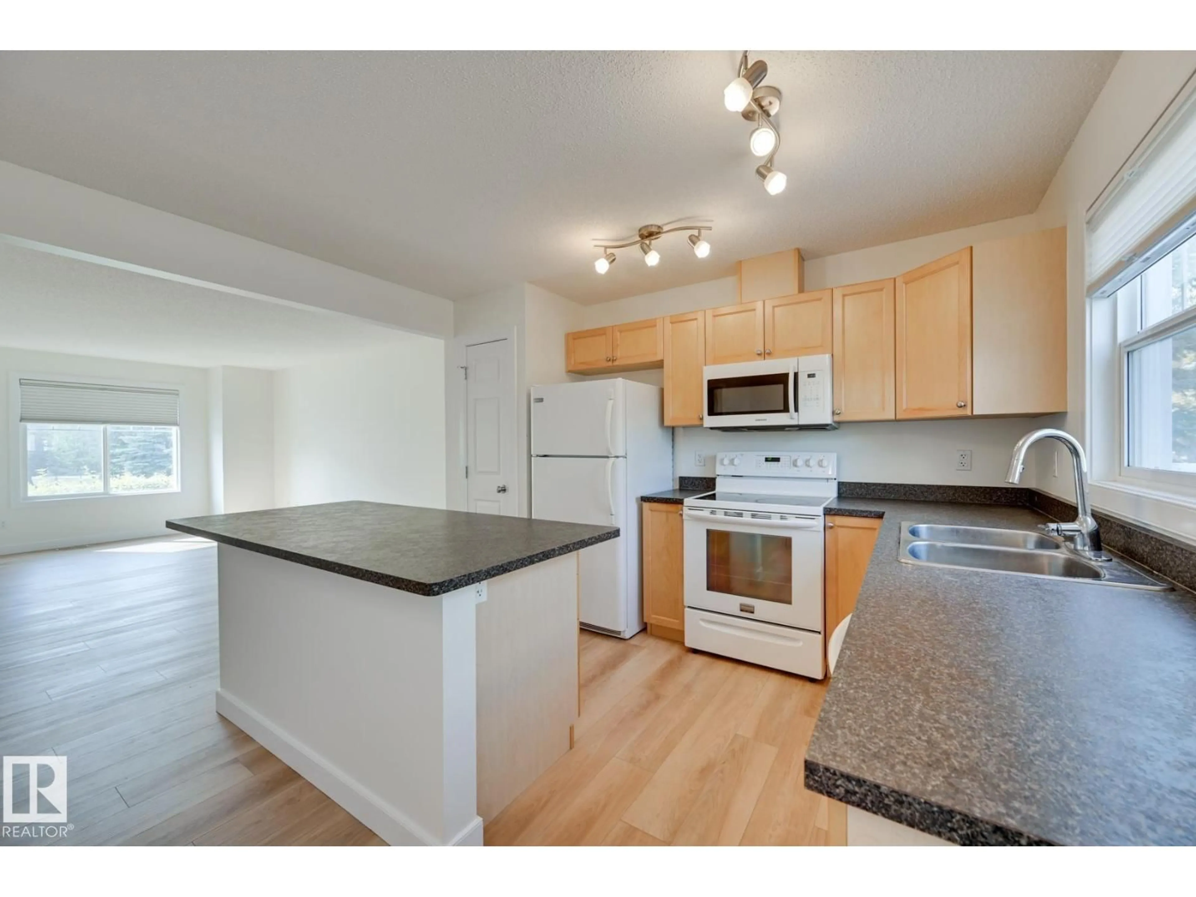 Standard kitchen, wood/laminate floor for 38 - 6032 38 AV NW, Edmonton Alberta T6L0A4