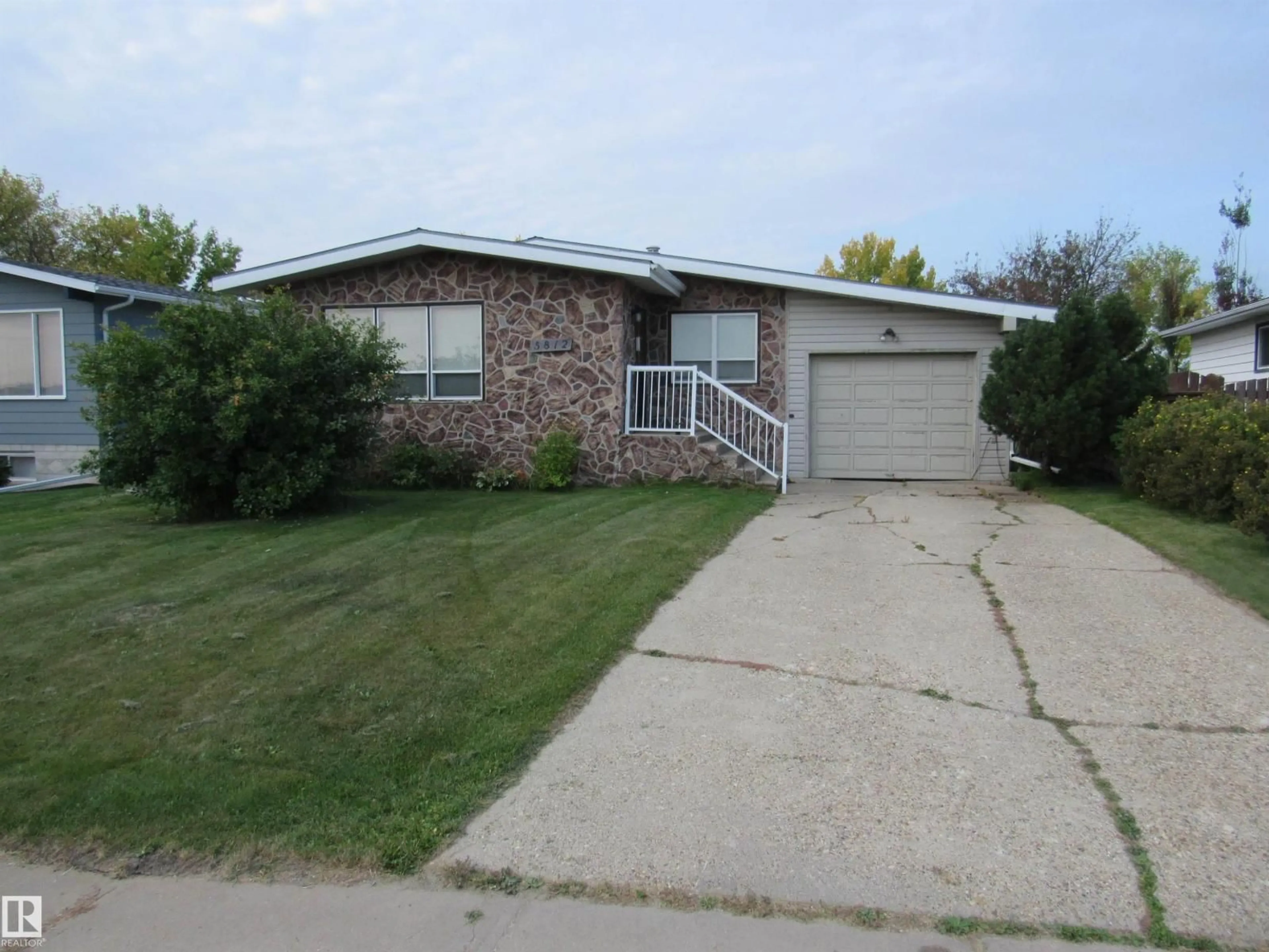 Unknown for 5812 53 ST, Barrhead Alberta T7N1N1