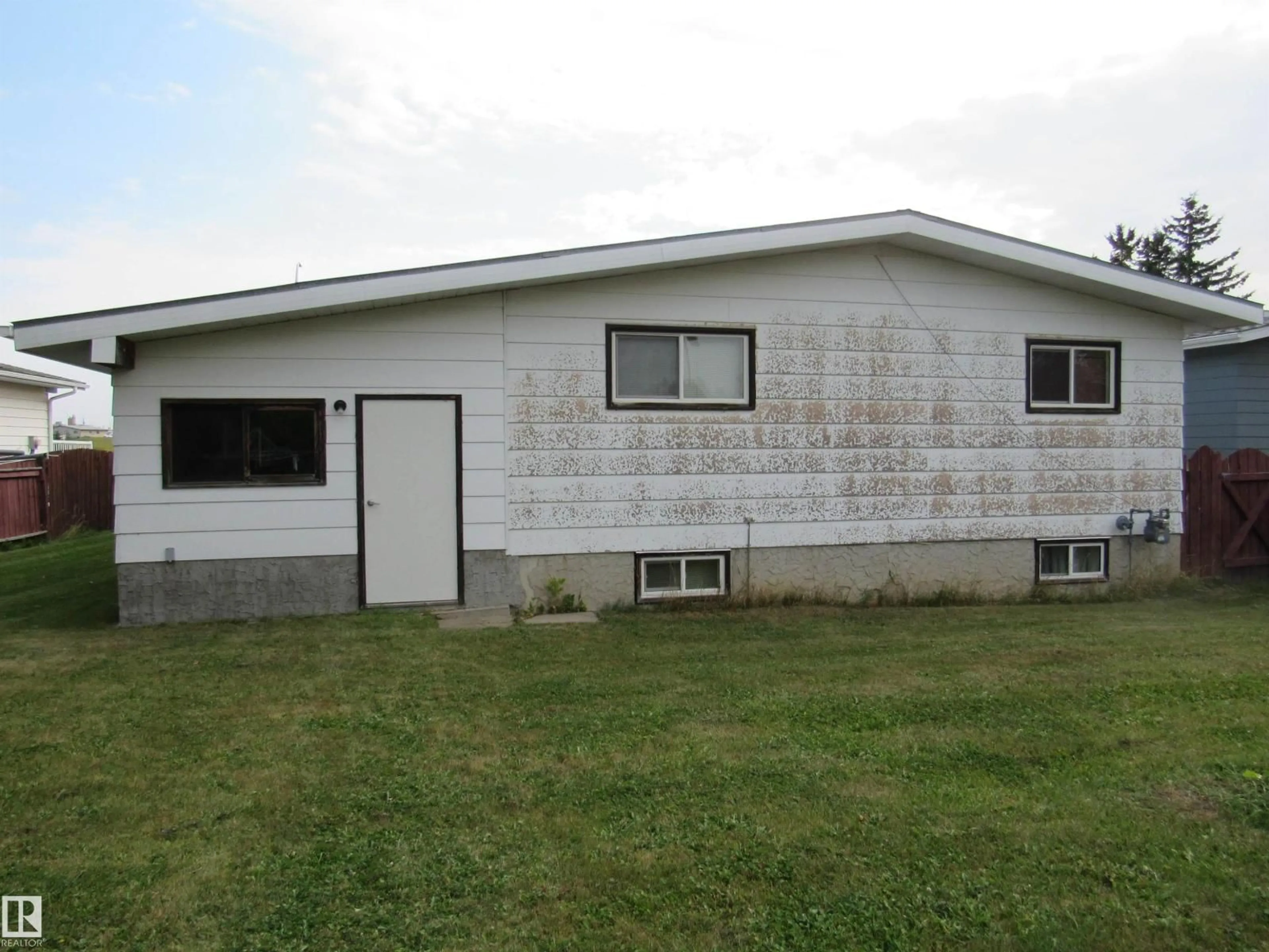 Home with vinyl exterior material, building for 5812 53 ST, Barrhead Alberta T7N1N1