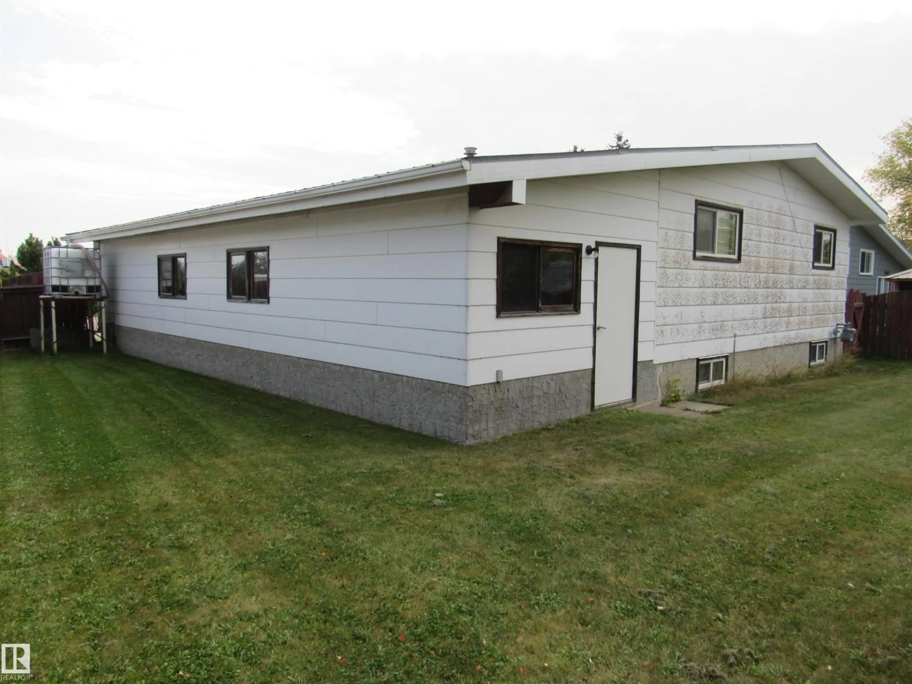 Unknown for 5812 53 ST, Barrhead Alberta T7N1N1